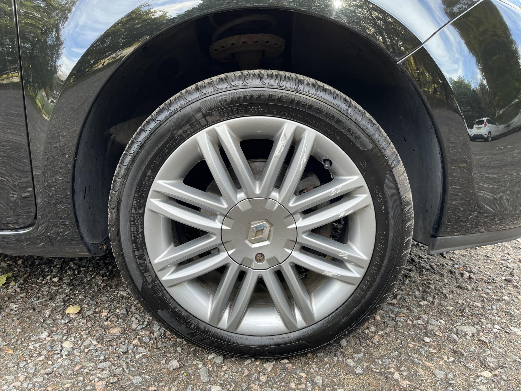 Renault Clio 1.2 Dynamique TomTom Hatchback 5dr Petrol Manual Euro 5 (75 ps)