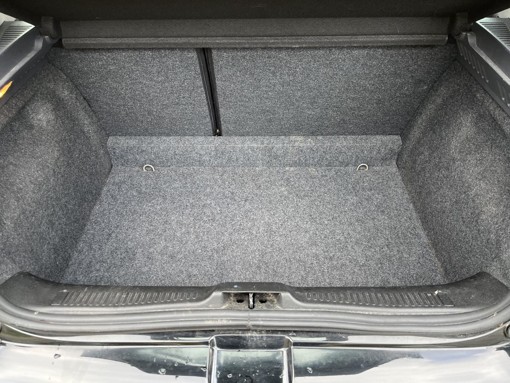 Renault Clio 1.2 Dynamique TomTom Hatchback 5dr Petrol Manual Euro 5 (75 ps)