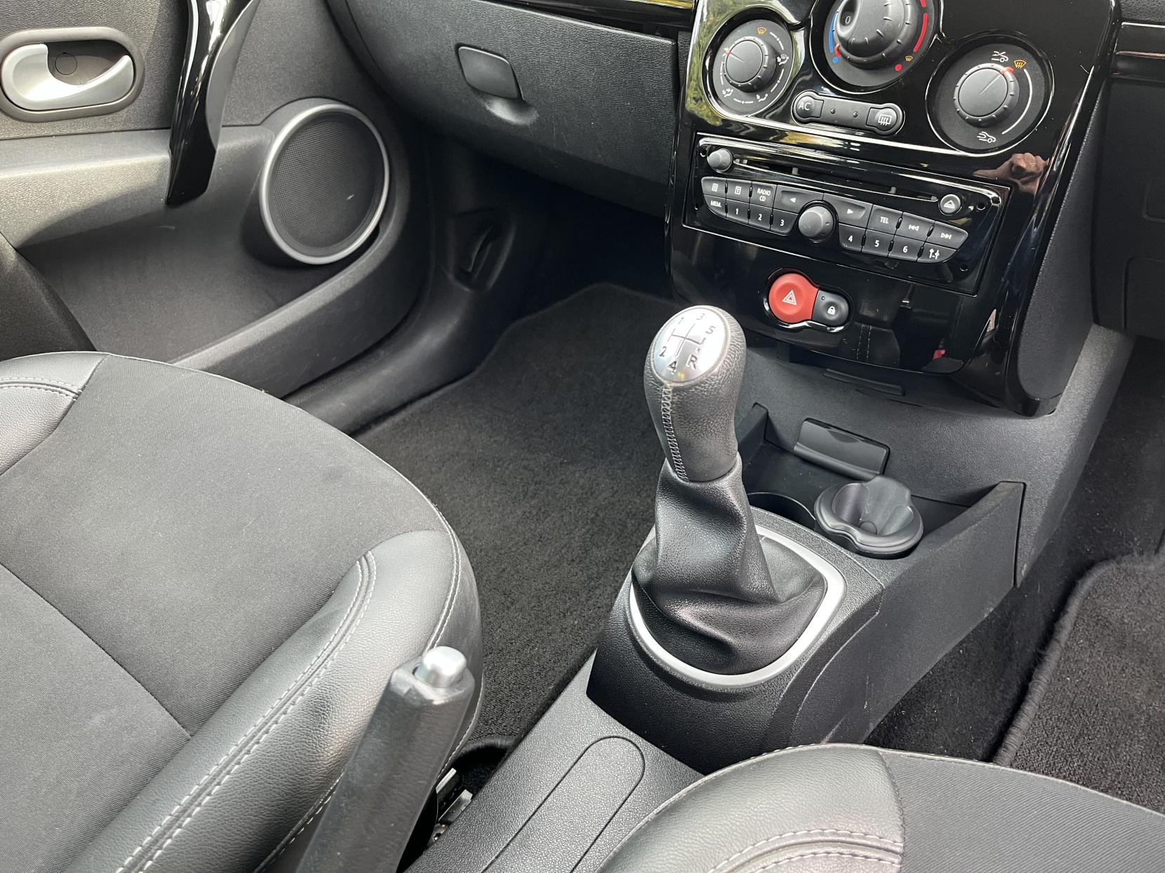 Renault Clio 1.2 Dynamique TomTom Hatchback 5dr Petrol Manual Euro 5 (75 ps)