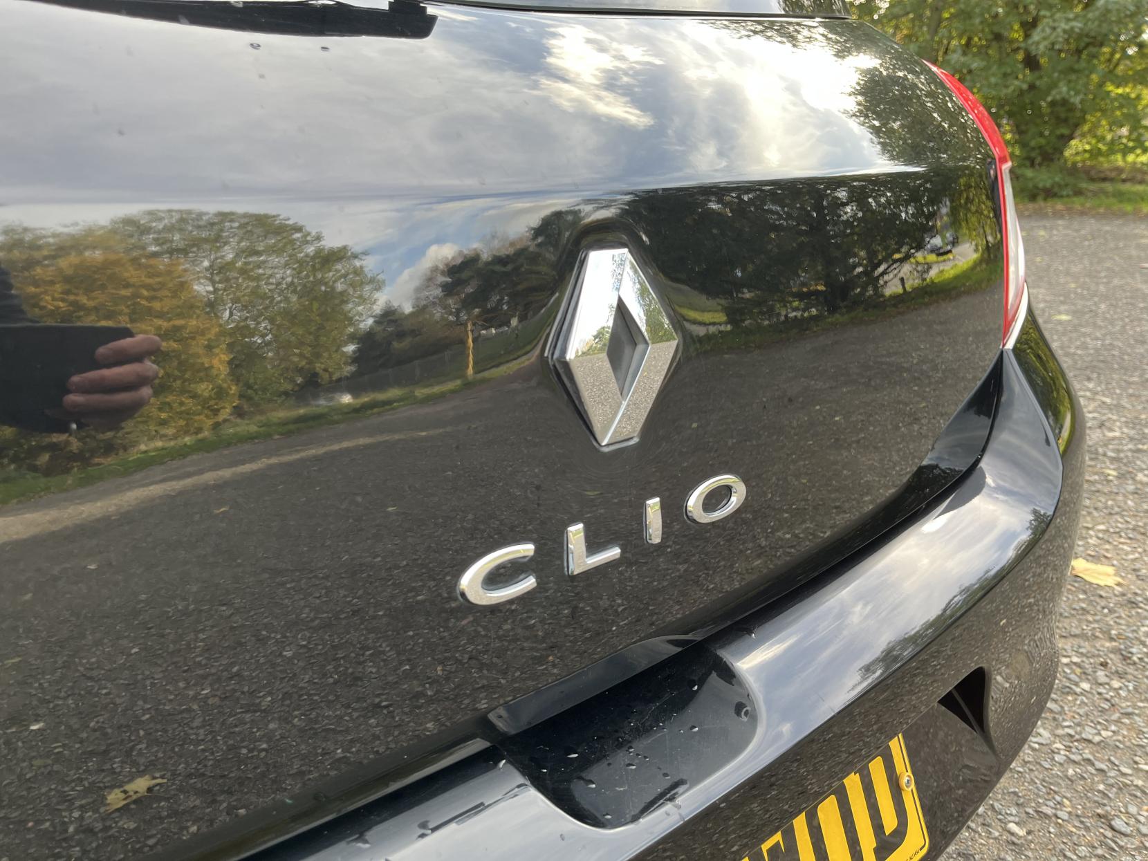 Renault Clio 1.2 Dynamique TomTom Hatchback 5dr Petrol Manual Euro 5 (75 ps)