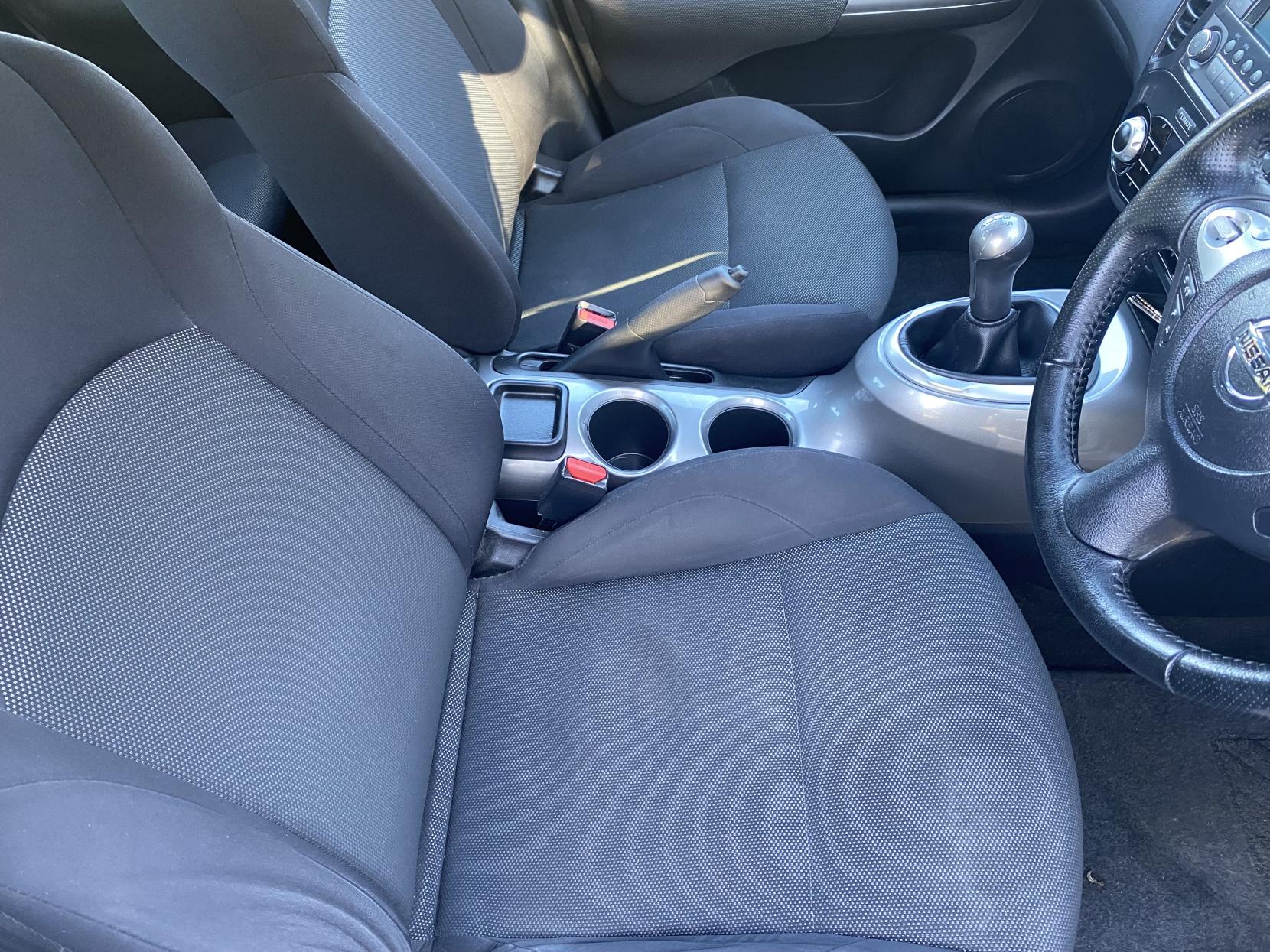 Nissan Juke 1.6 Acenta SUV 5dr Petrol Manual Euro 5 (s/s) (117 ps)