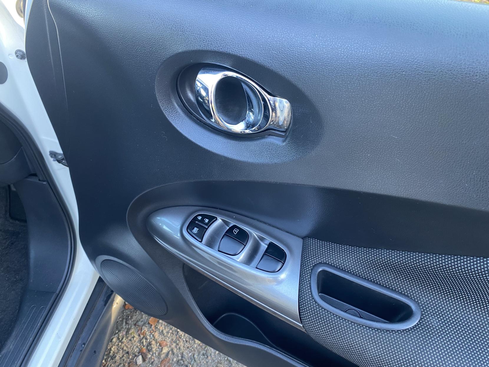 Nissan Juke 1.6 Acenta SUV 5dr Petrol Manual Euro 5 (s/s) (117 ps)