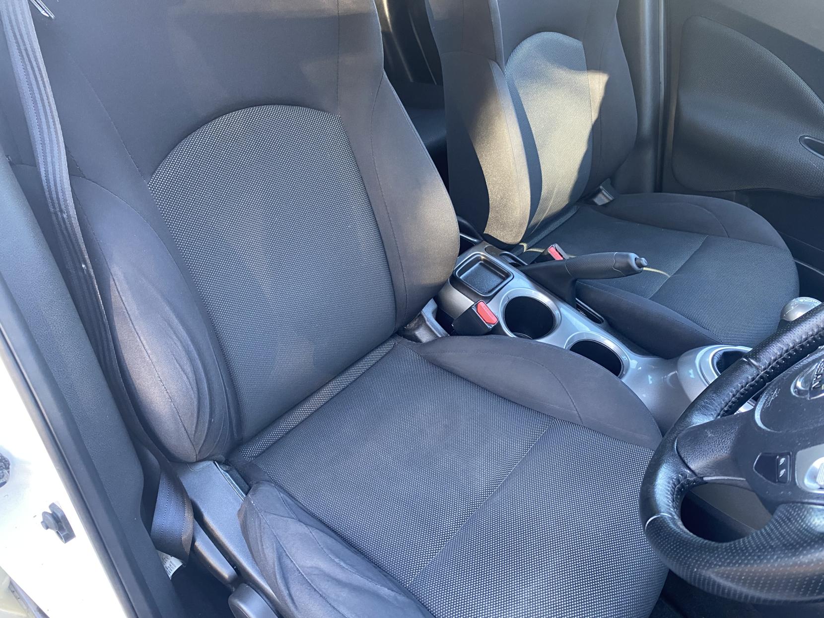 Nissan Juke 1.6 Acenta SUV 5dr Petrol Manual Euro 5 (s/s) (117 ps)