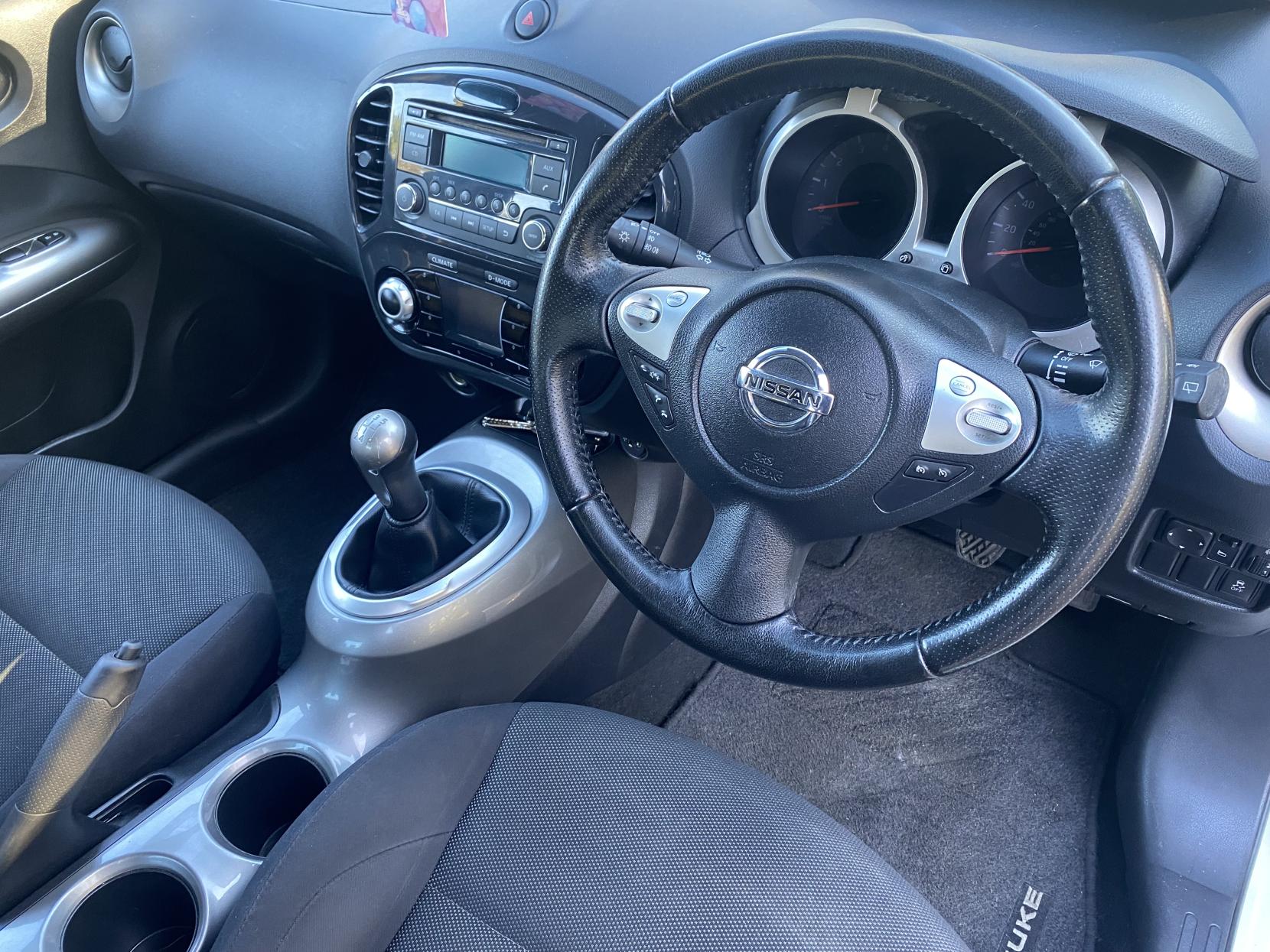 Nissan Juke 1.6 Acenta SUV 5dr Petrol Manual Euro 5 (s/s) (117 ps)