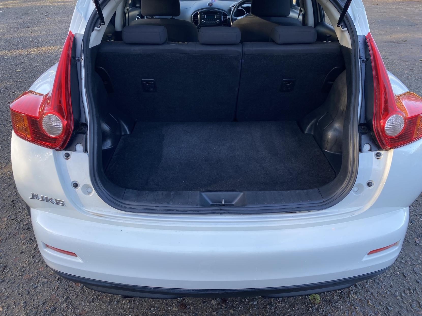 Nissan Juke 1.6 Acenta SUV 5dr Petrol Manual Euro 5 (s/s) (117 ps)