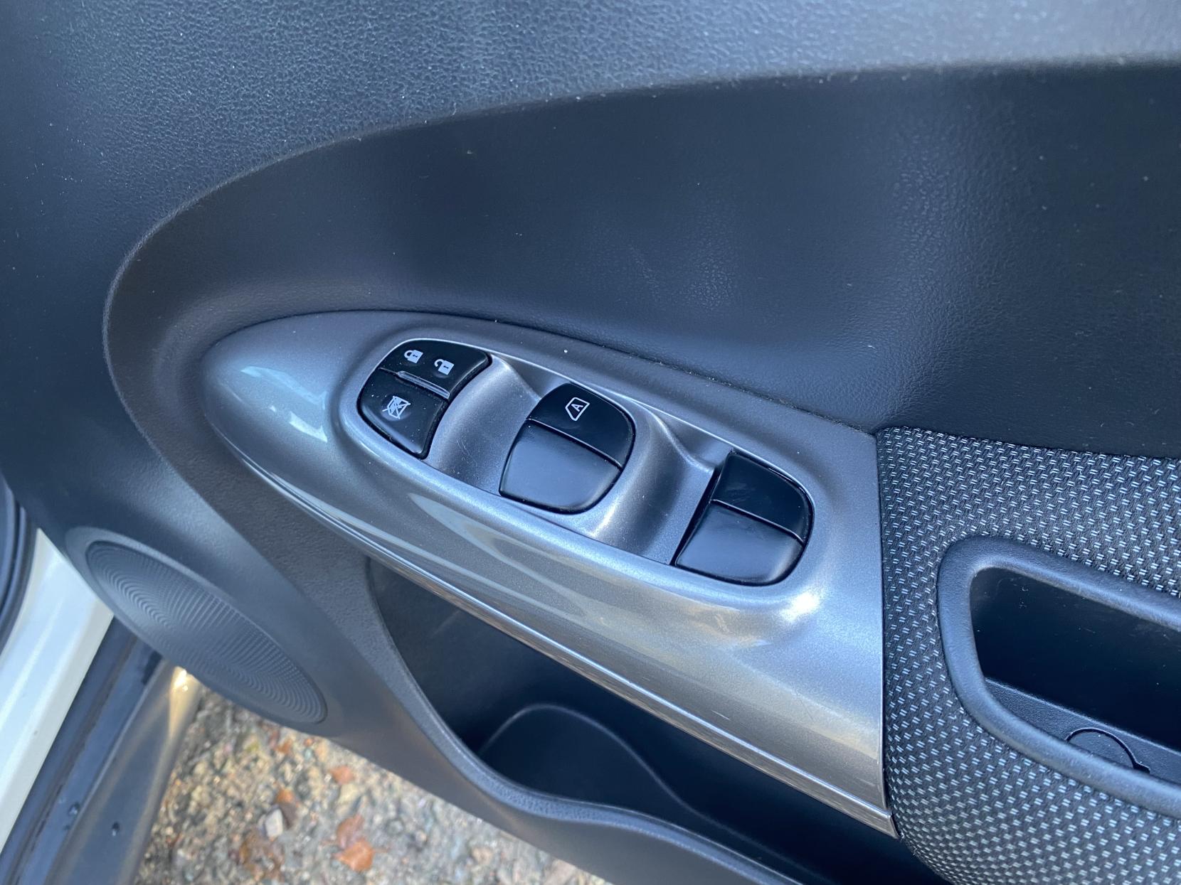 Nissan Juke 1.6 Acenta SUV 5dr Petrol Manual Euro 5 (s/s) (117 ps)