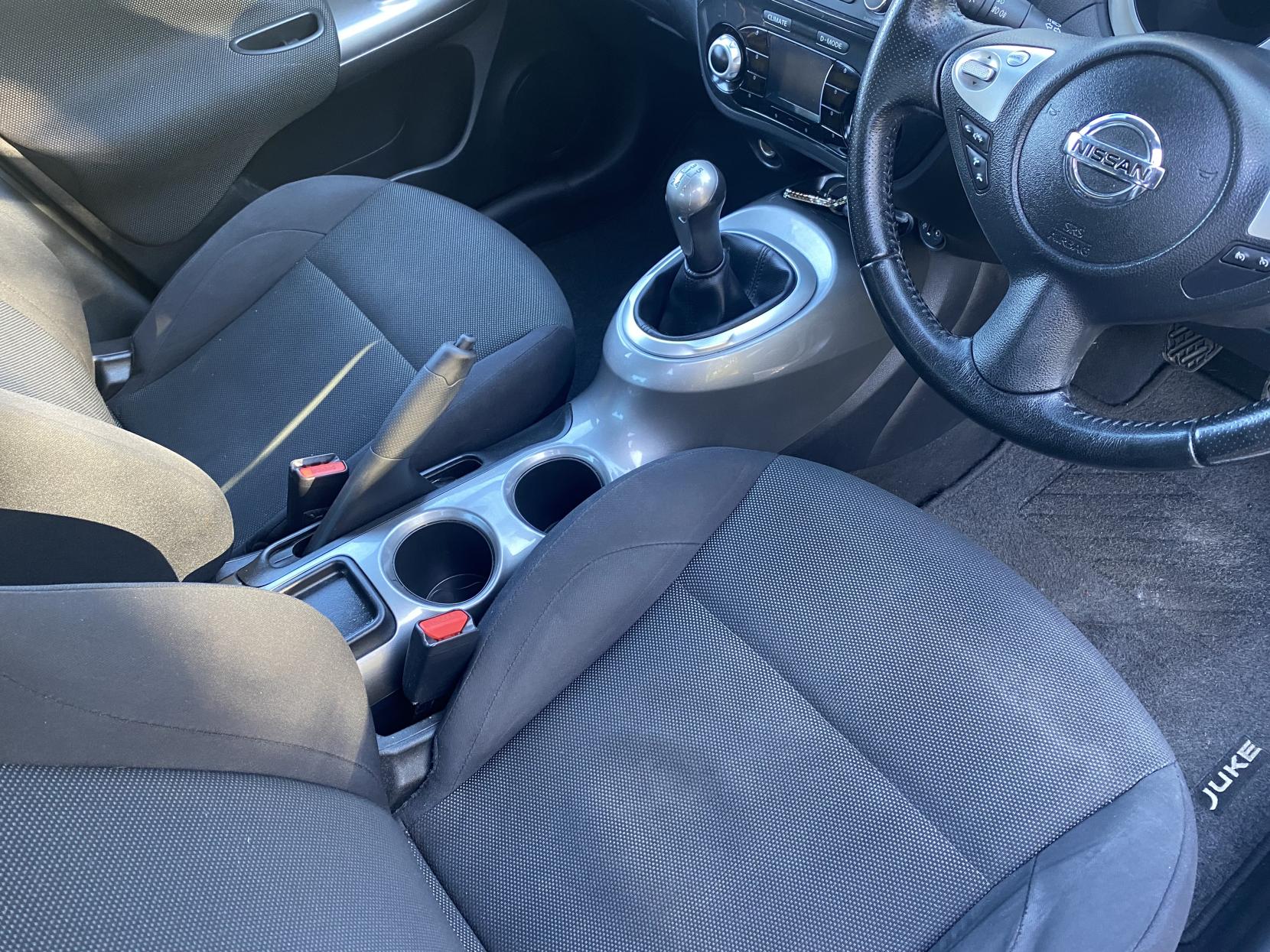 Nissan Juke 1.6 Acenta SUV 5dr Petrol Manual Euro 5 (s/s) (117 ps)