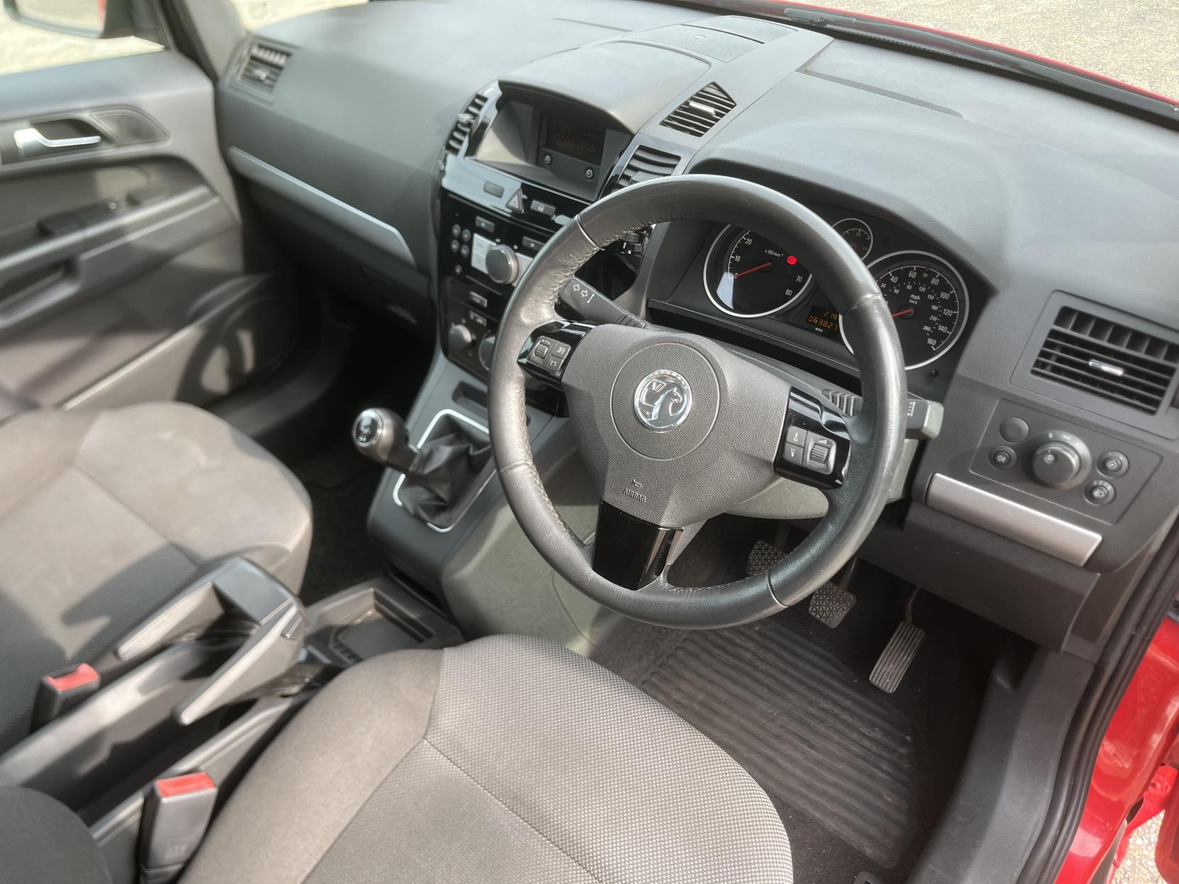 Vauxhall Zafira 1.8 16V Exclusiv MPV 5dr Petrol Manual Euro 5 (120 ps)