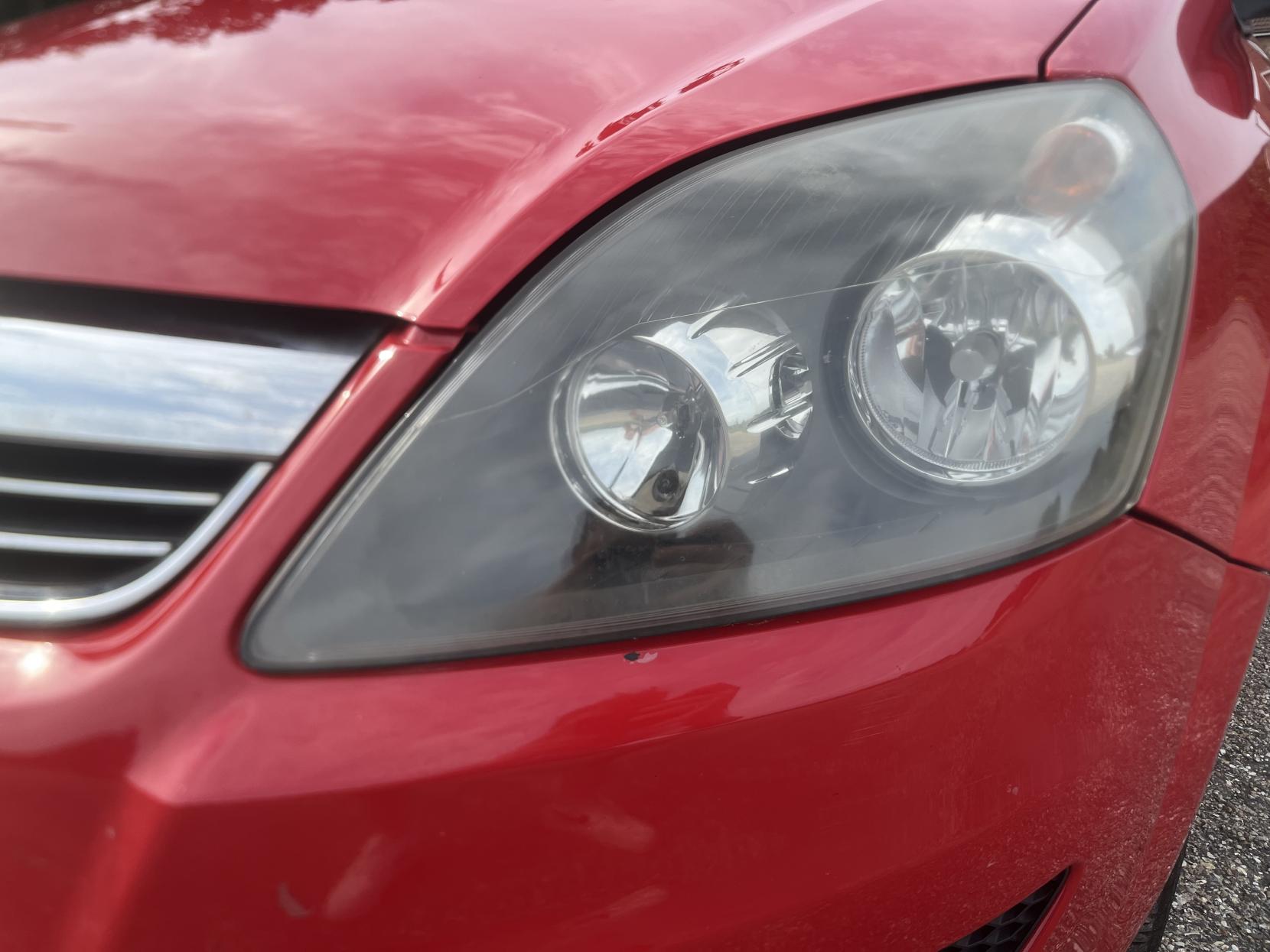 Vauxhall Zafira 1.8 16V Exclusiv MPV 5dr Petrol Manual Euro 5 (120 ps)