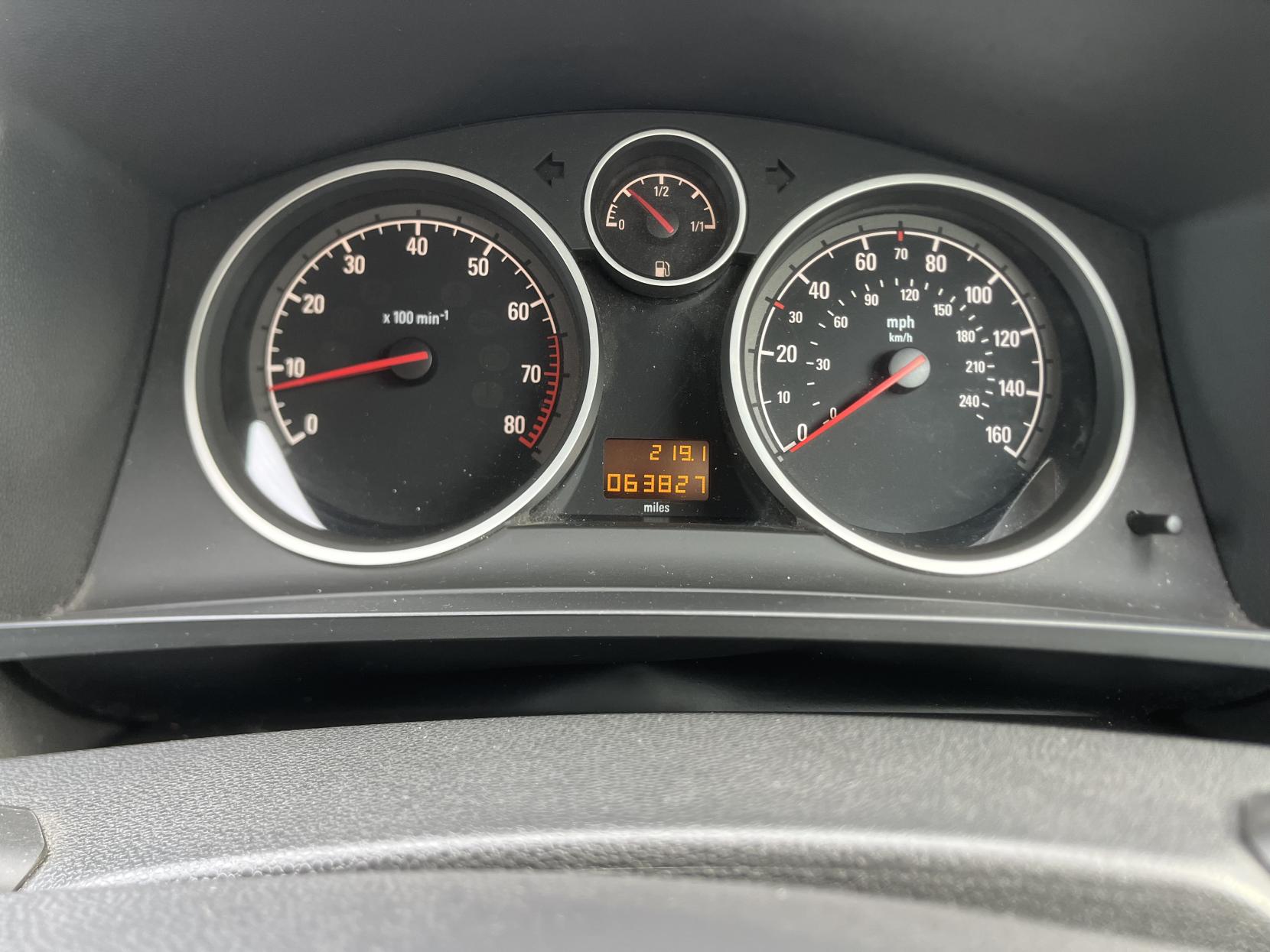 Vauxhall Zafira 1.8 16V Exclusiv MPV 5dr Petrol Manual Euro 5 (120 ps)