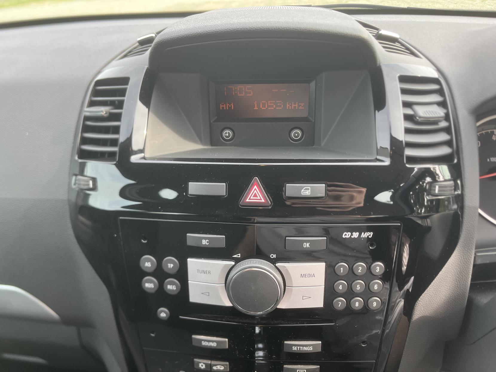 Vauxhall Zafira 1.8 16V Exclusiv MPV 5dr Petrol Manual Euro 5 (120 ps)