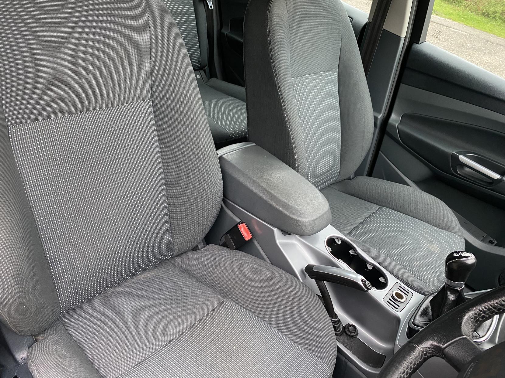 Ford C-Max 1.6 Zetec MPV 5dr Petrol Manual Euro 5 (105 ps)