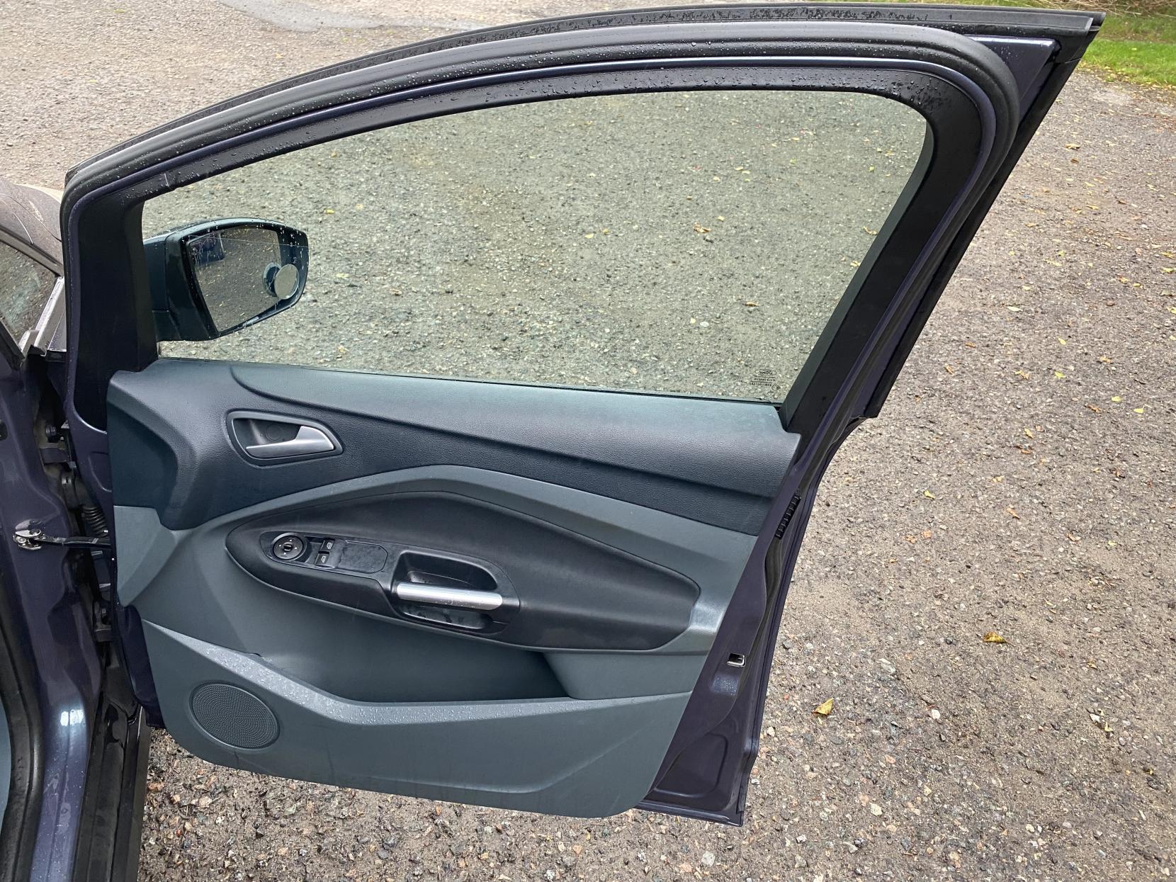 Ford C-Max 1.6 Zetec MPV 5dr Petrol Manual Euro 5 (105 ps)