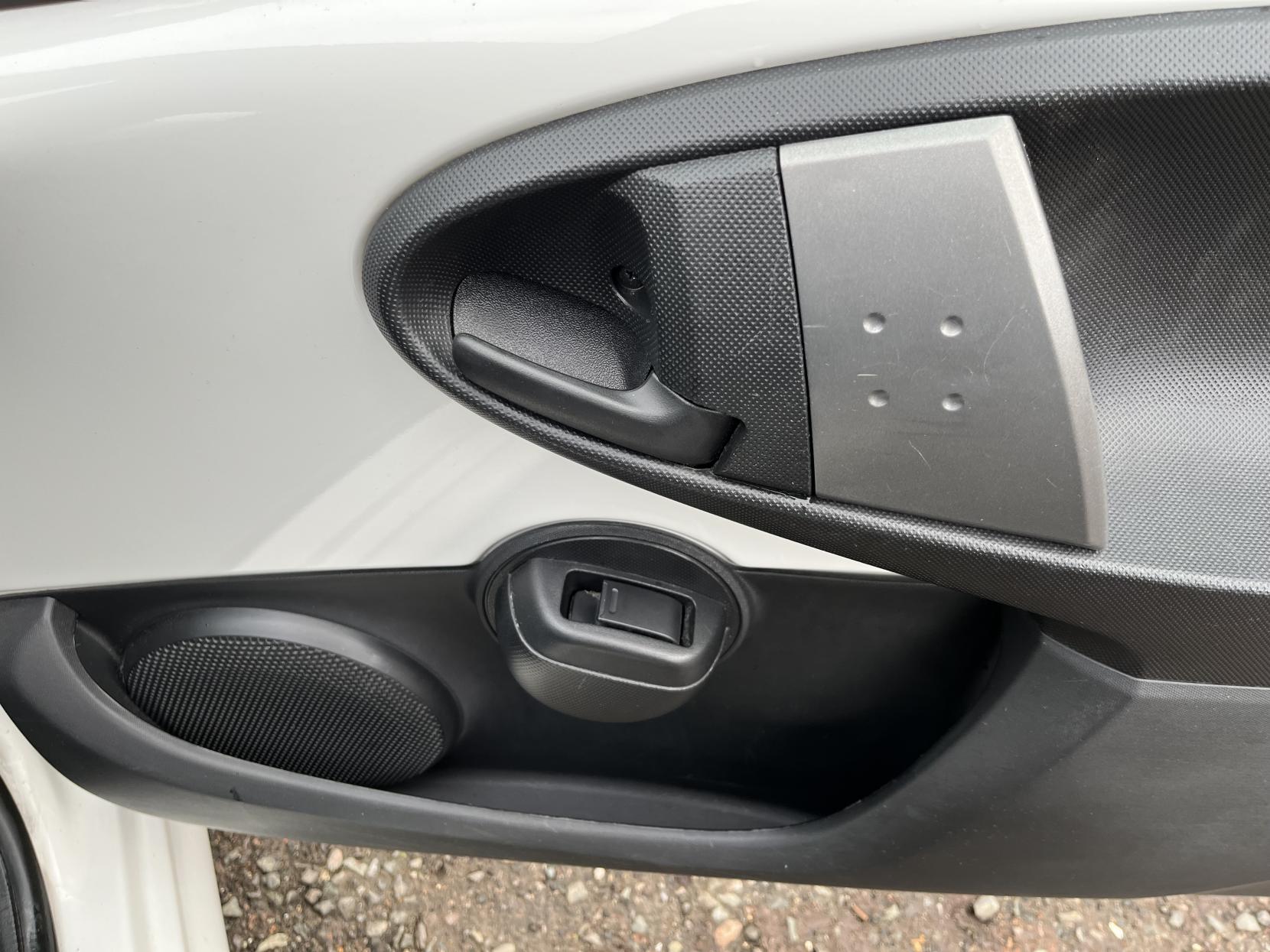 Citroen C1 1.0i VTR Hatchback 3dr Petrol Manual Euro 5 (68 ps)