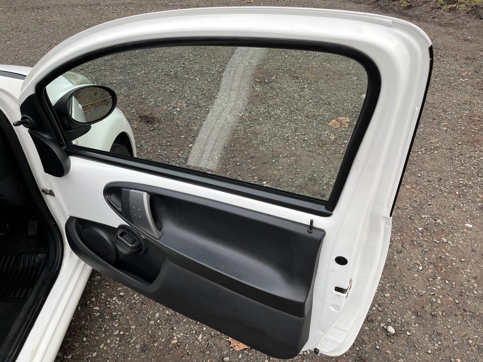 Citroen C1 1.0i VTR Hatchback 3dr Petrol Manual Euro 5 (68 ps)