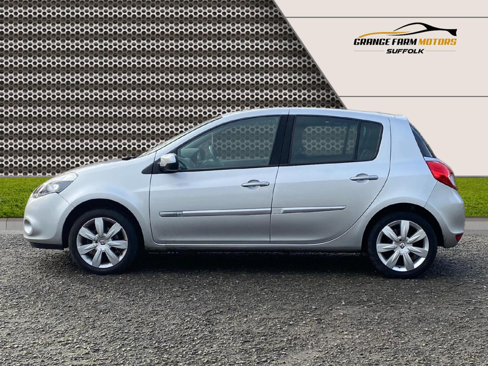 Renault Clio 1.6 VVT Privilege TomTom Hatchback 5dr Petrol Manual Euro 4 (128 ps)