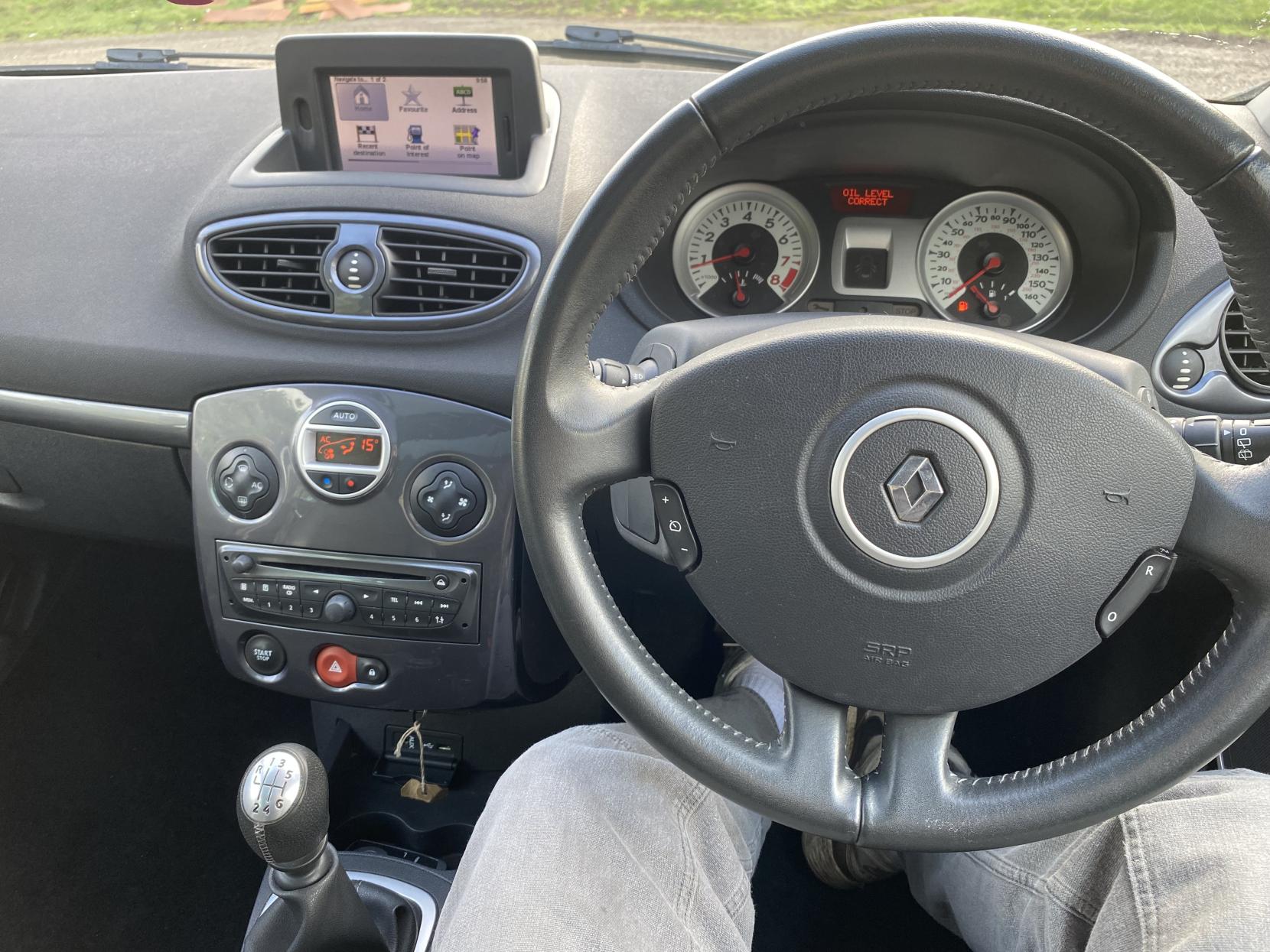 Renault Clio 1.6 VVT Privilege TomTom Hatchback 5dr Petrol Manual Euro 4 (128 ps)