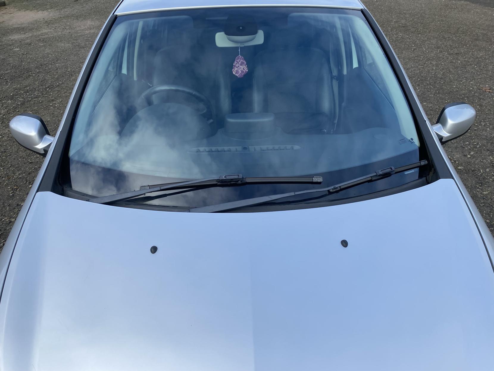 Renault Clio 1.6 VVT Privilege TomTom Hatchback 5dr Petrol Manual Euro 4 (128 ps)