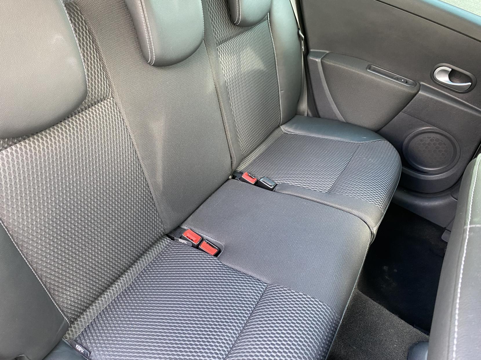 Renault Clio 1.6 VVT Privilege TomTom Hatchback 5dr Petrol Manual Euro 4 (128 ps)