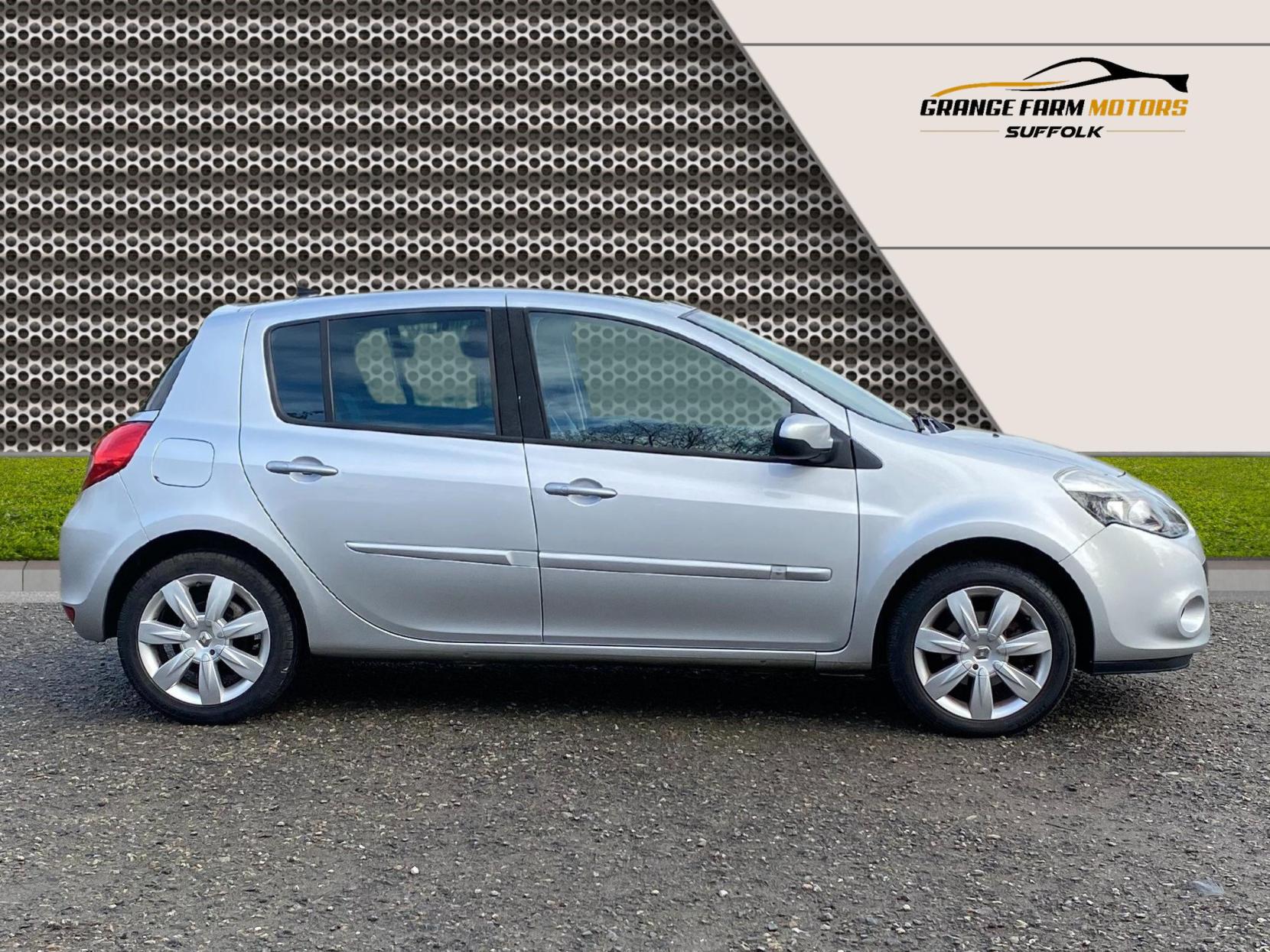 Renault Clio 1.6 VVT Privilege TomTom Hatchback 5dr Petrol Manual Euro 4 (128 ps)