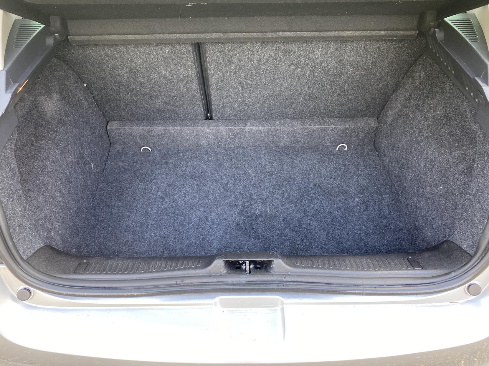 Renault Clio 1.6 VVT Privilege TomTom Hatchback 5dr Petrol Manual Euro 4 (128 ps)