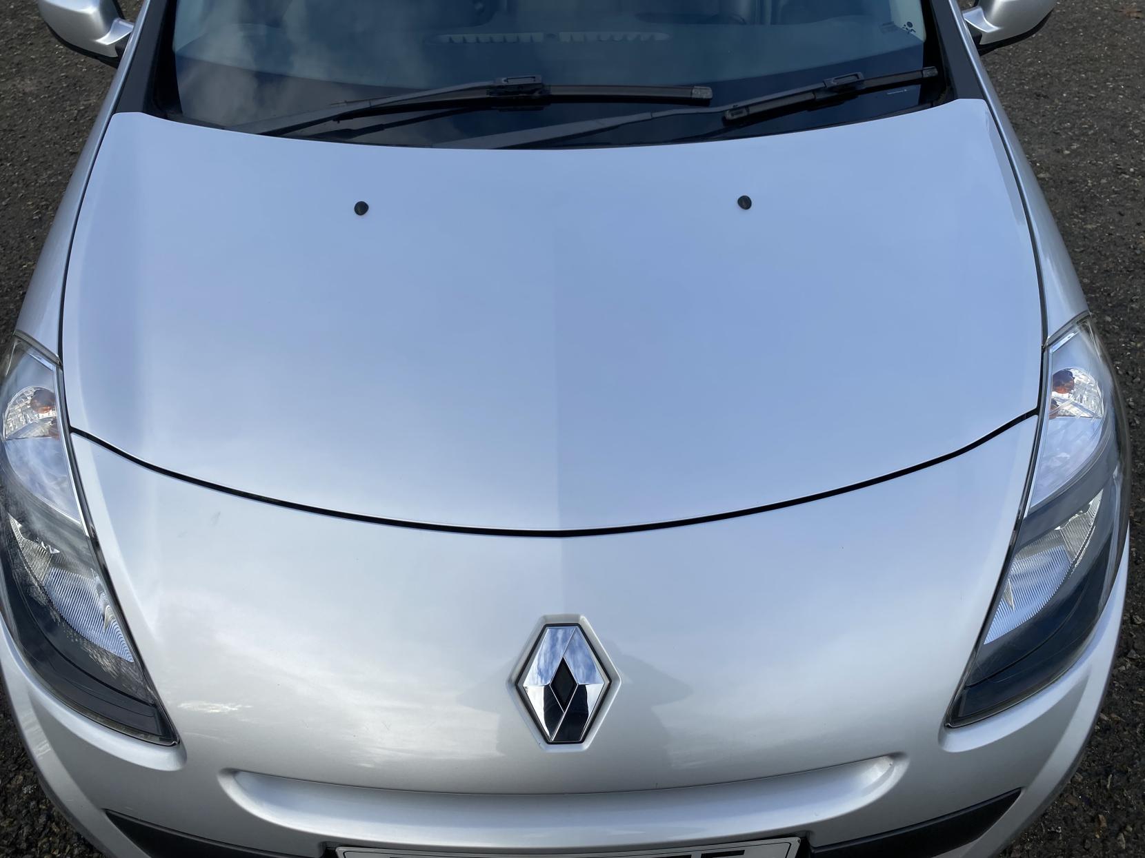 Renault Clio 1.6 VVT Privilege TomTom Hatchback 5dr Petrol Manual Euro 4 (128 ps)