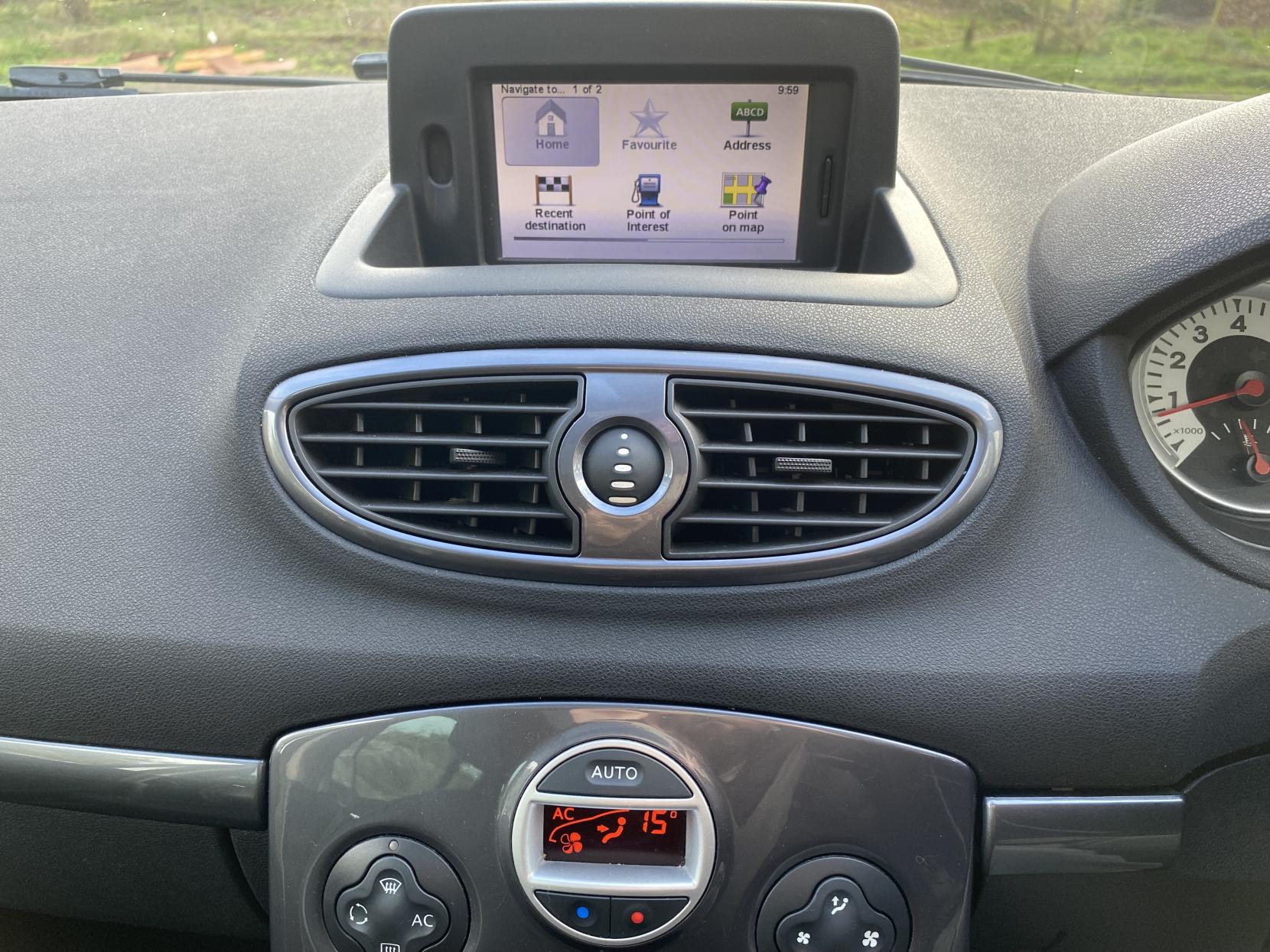 Renault Clio 1.6 VVT Privilege TomTom Hatchback 5dr Petrol Manual Euro 4 (128 ps)