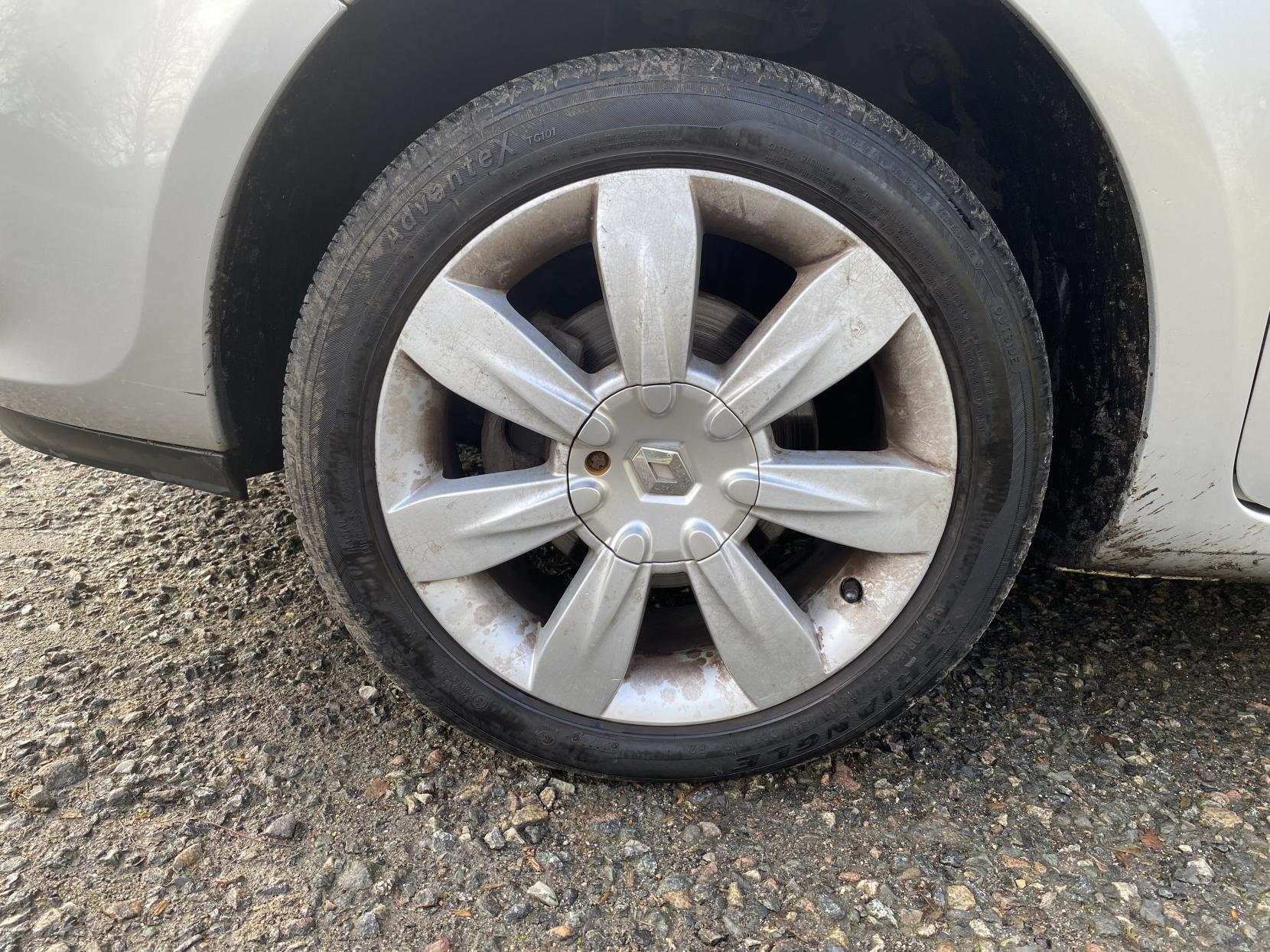 Renault Clio 1.6 VVT Privilege TomTom Hatchback 5dr Petrol Manual Euro 4 (128 ps)