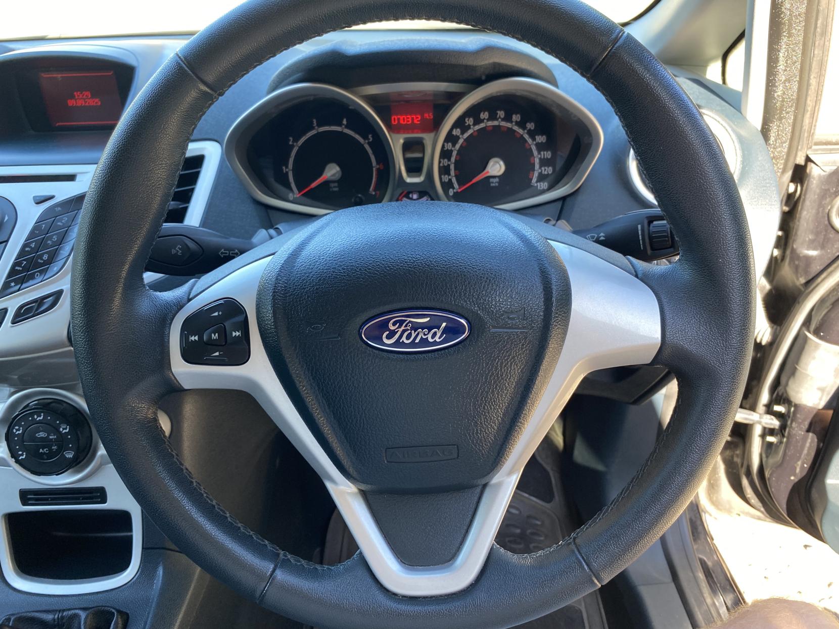 Ford Fiesta 1.25 Zetec Hatchback 5dr Petrol Manual (129 g/km, 81 bhp)