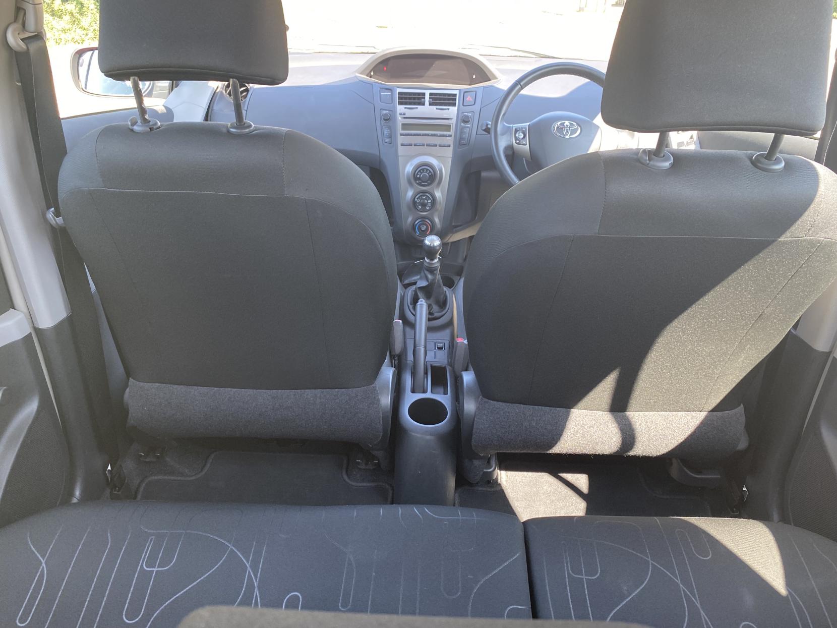 Toyota Yaris 1.0 VVT-i T2 Hatchback 5dr Petrol Manual Euro 4 (69 ps)