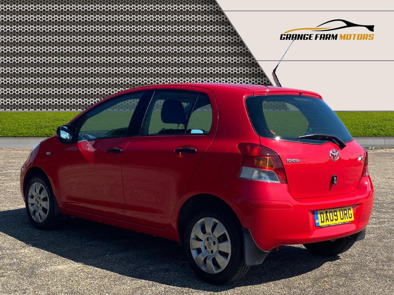 Toyota Yaris 1.0 VVT-i T2 Hatchback 5dr Petrol Manual Euro 4 (69 ps)