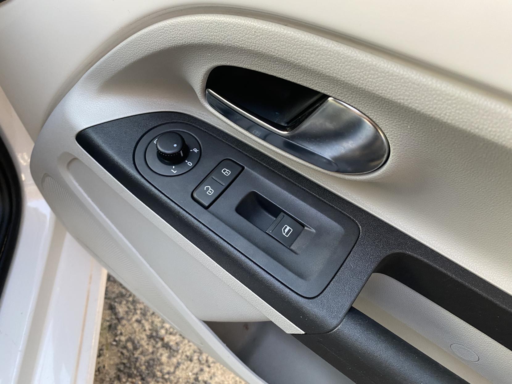 SEAT Mii 1.0 12v Toca Hatchback 3dr Petrol Manual Euro 5 (60 ps)