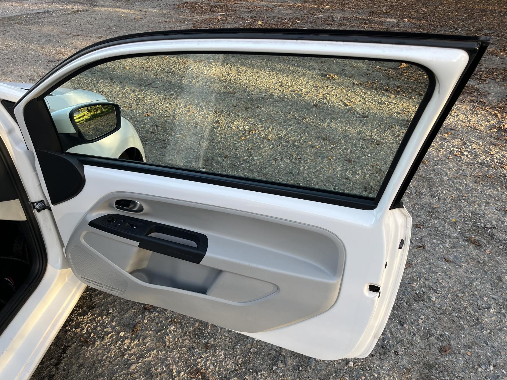 SEAT Mii 1.0 12v Toca Hatchback 3dr Petrol Manual Euro 5 (60 ps)