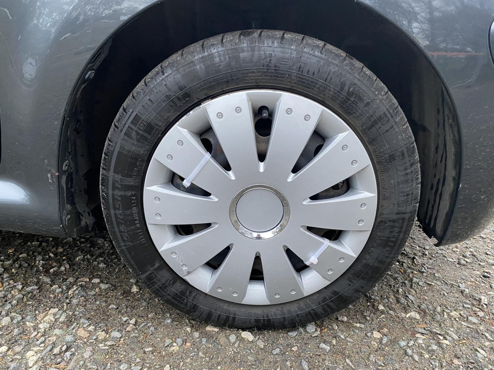 Toyota AYGO 1.0 VVT-i + Hatchback 3dr Petrol Manual Euro 4 (67 bhp)