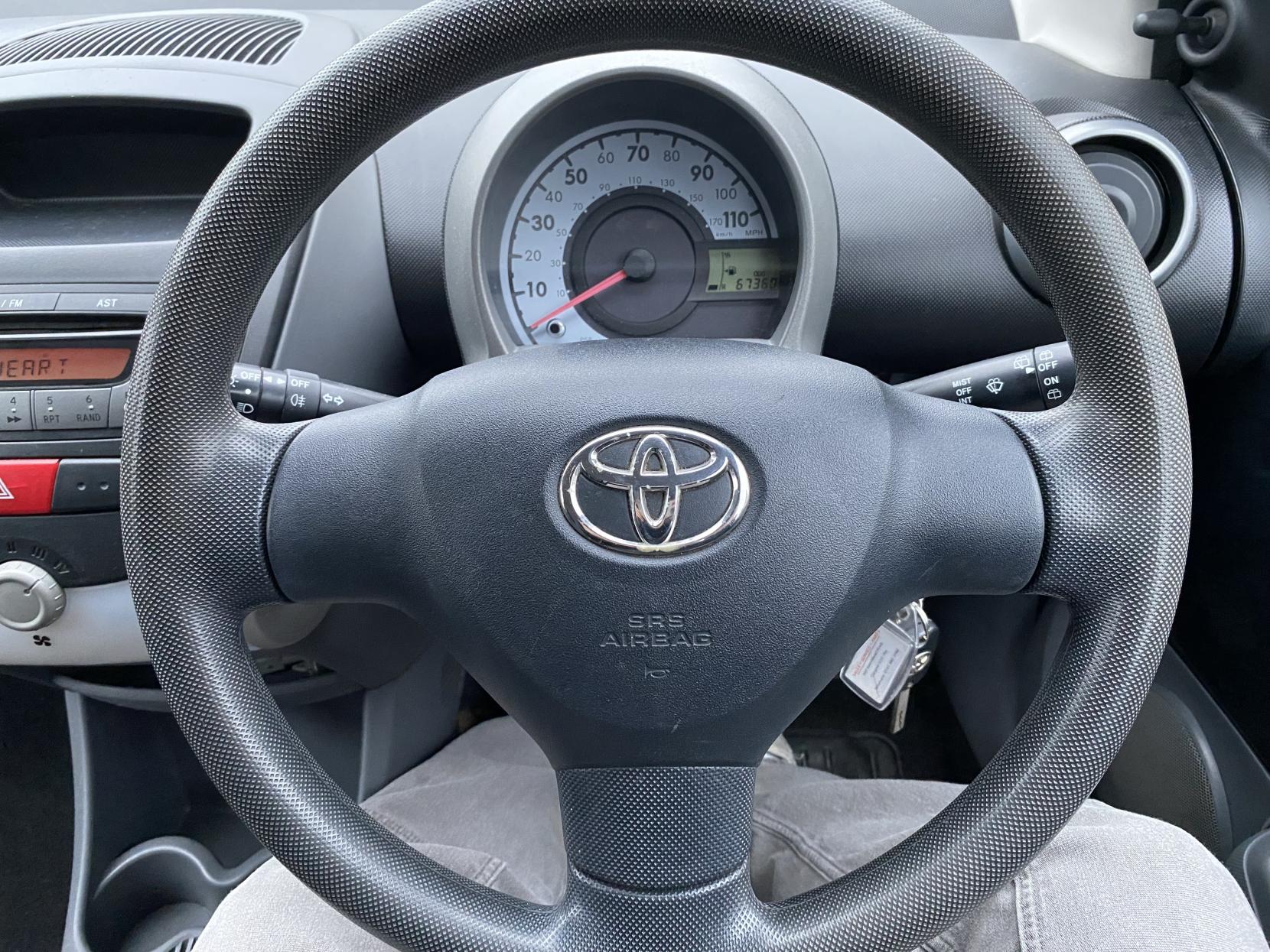 Toyota AYGO 1.0 VVT-i + Hatchback 3dr Petrol Manual Euro 4 (67 bhp)