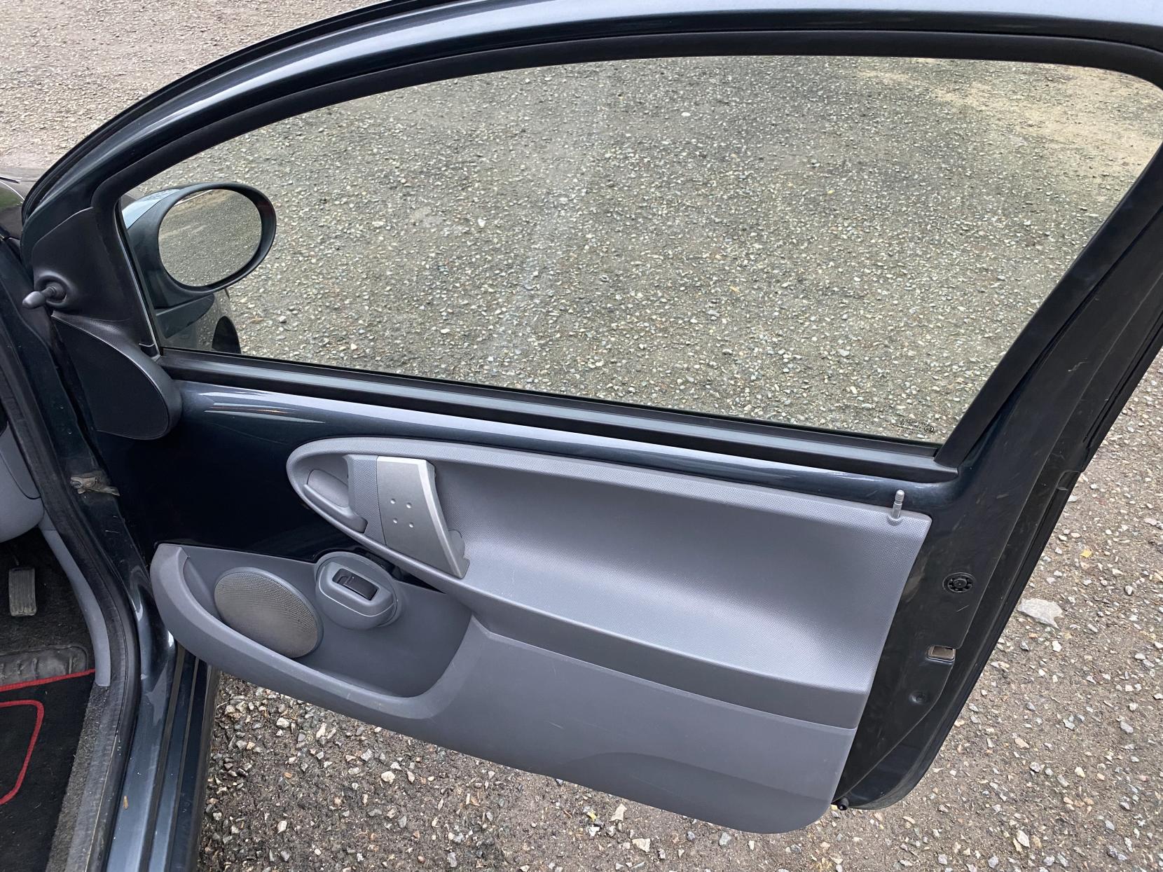 Toyota AYGO 1.0 VVT-i + Hatchback 3dr Petrol Manual Euro 4 (67 bhp)