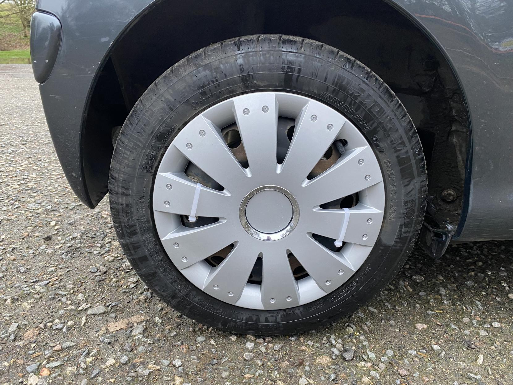 Toyota AYGO 1.0 VVT-i + Hatchback 3dr Petrol Manual Euro 4 (67 bhp)