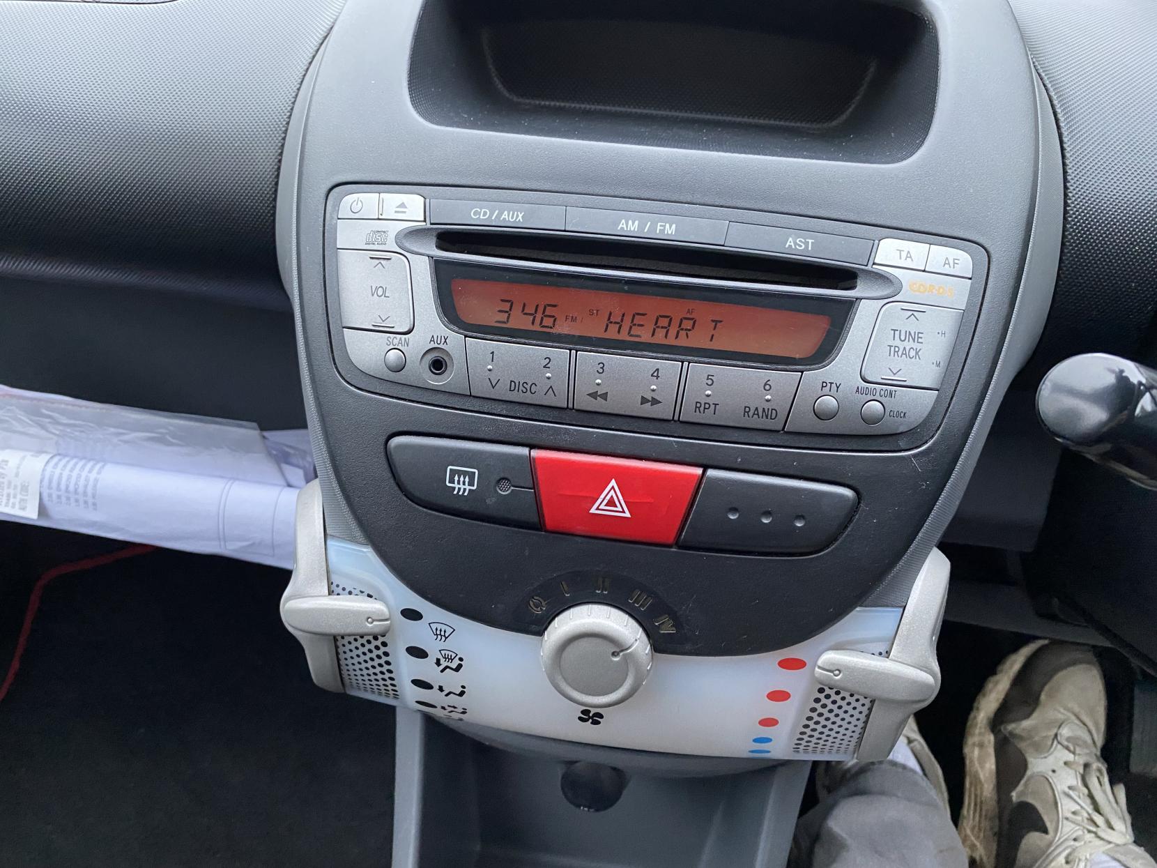 Toyota AYGO 1.0 VVT-i + Hatchback 3dr Petrol Manual Euro 4 (67 bhp)