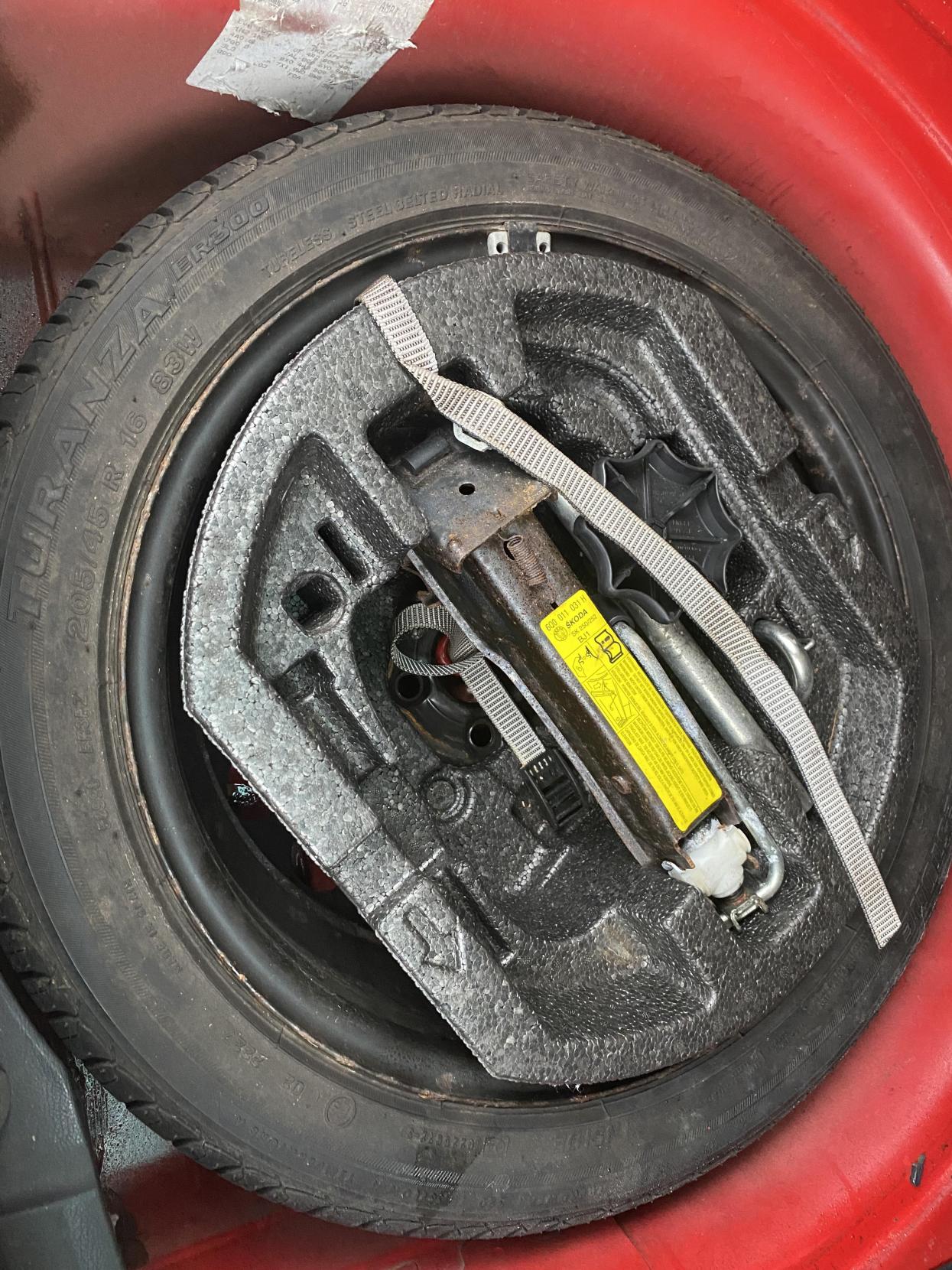 Skoda Fabia 1.2 HTP 12V 2 Hatchback 5dr Petrol Manual (140 g/km, 70 bhp)