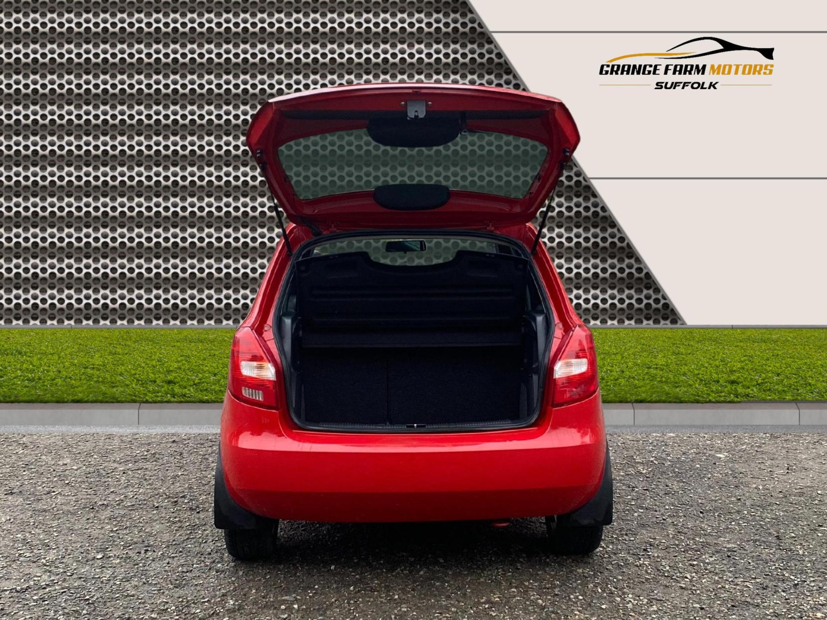 Skoda Fabia 1.2 HTP 12V 2 Hatchback 5dr Petrol Manual (140 g/km, 70 bhp)