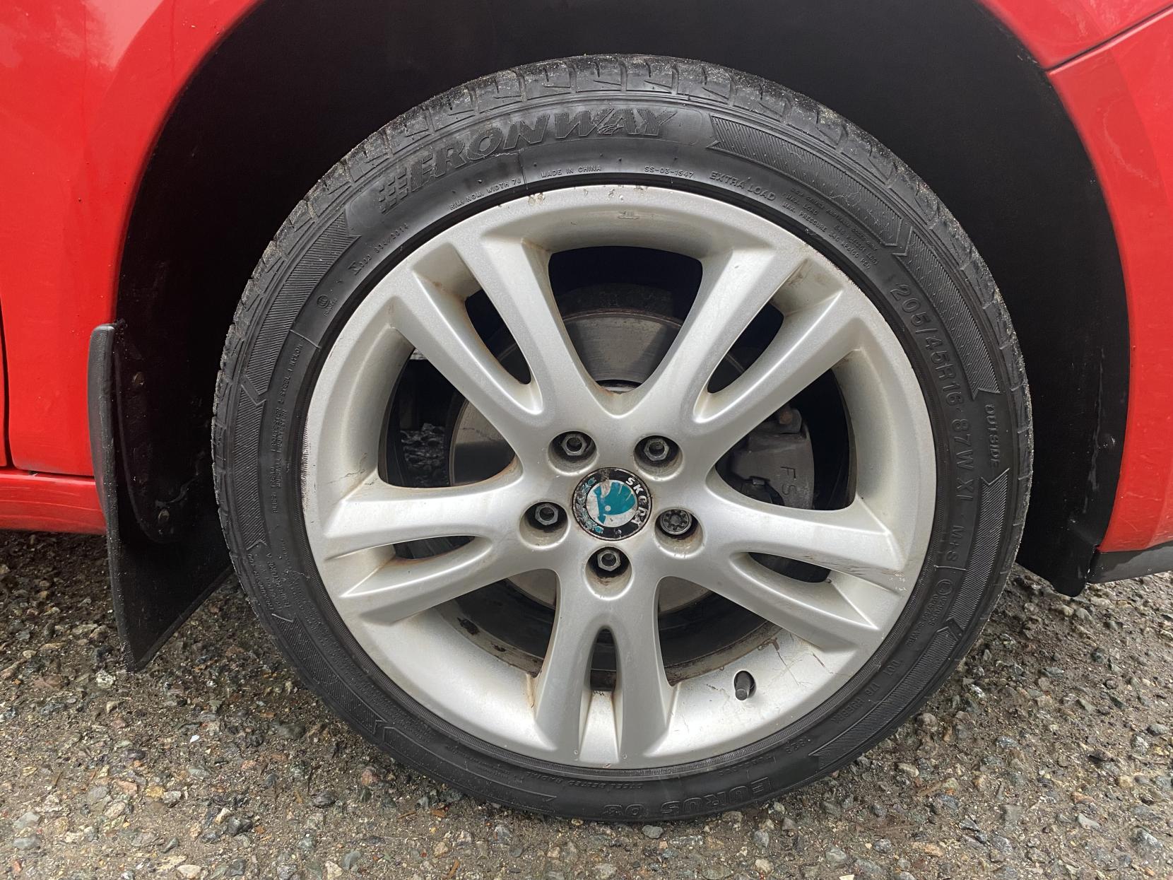 Skoda Fabia 1.2 HTP 12V 2 Hatchback 5dr Petrol Manual (140 g/km, 70 bhp)