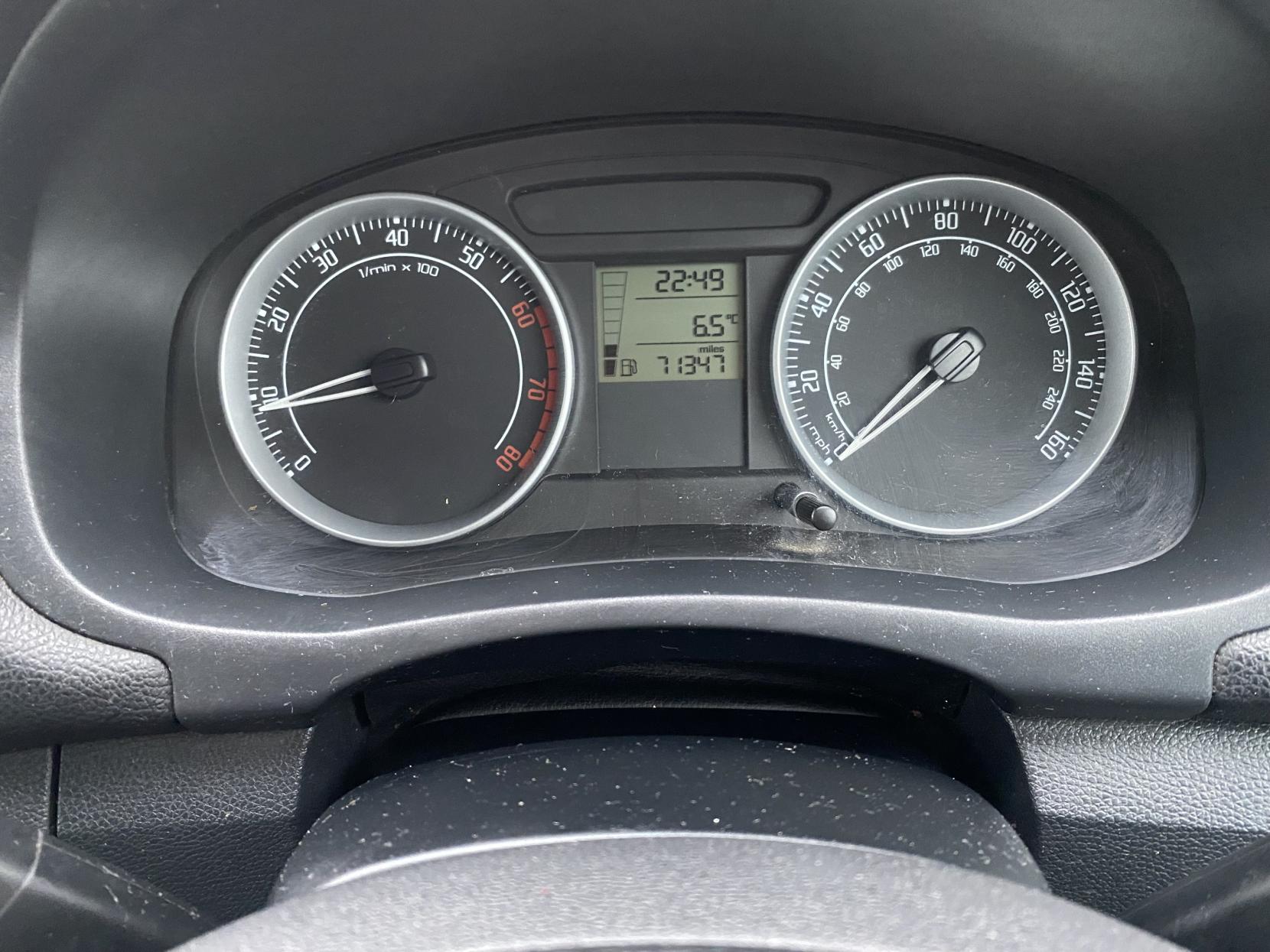 Skoda Fabia 1.2 HTP 12V 2 Hatchback 5dr Petrol Manual (140 g/km, 70 bhp)