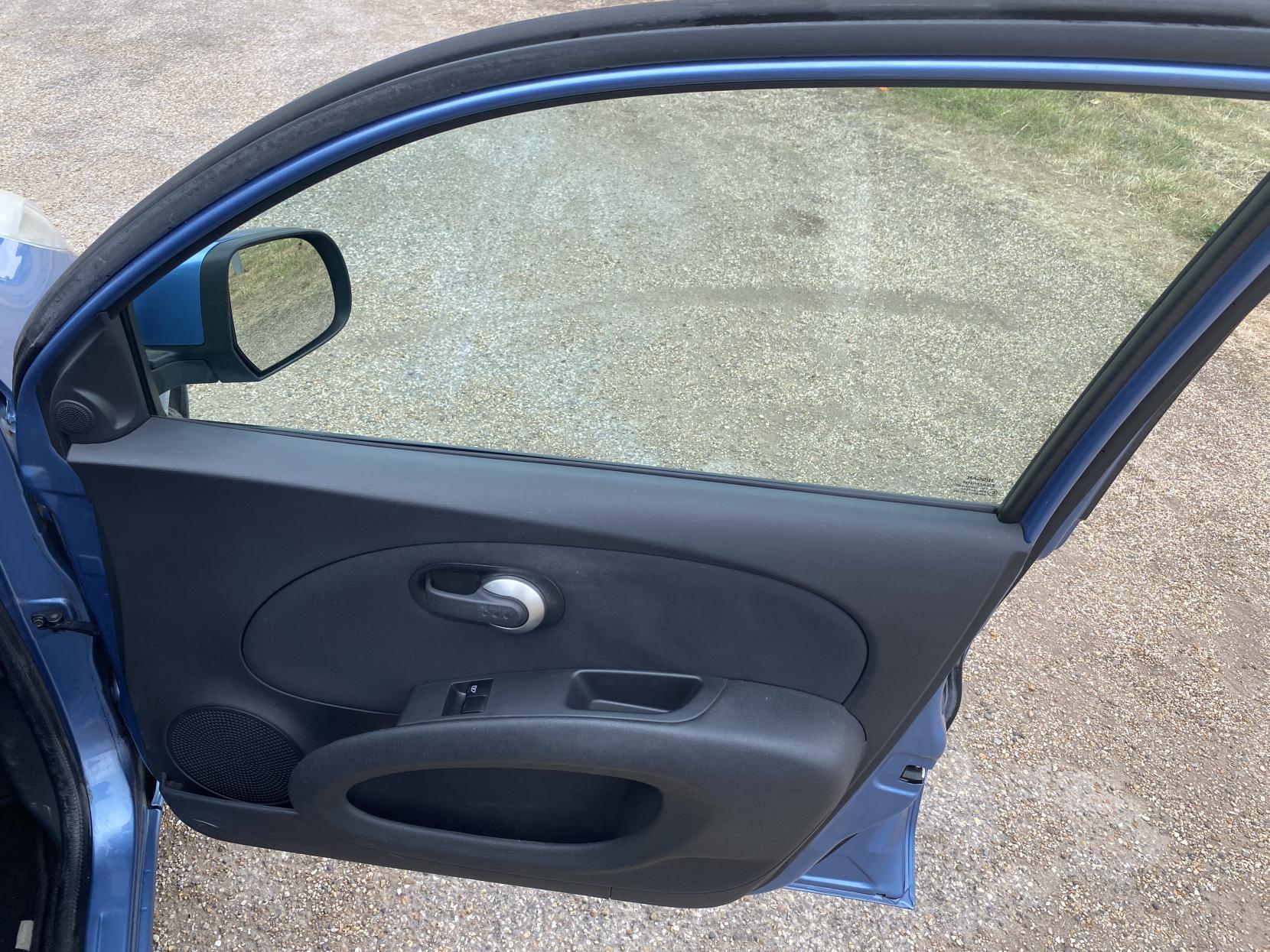 Nissan Micra 1.2 16v n-tec Hatchback 5dr Petrol Manual (139 g/km, 79 bhp)