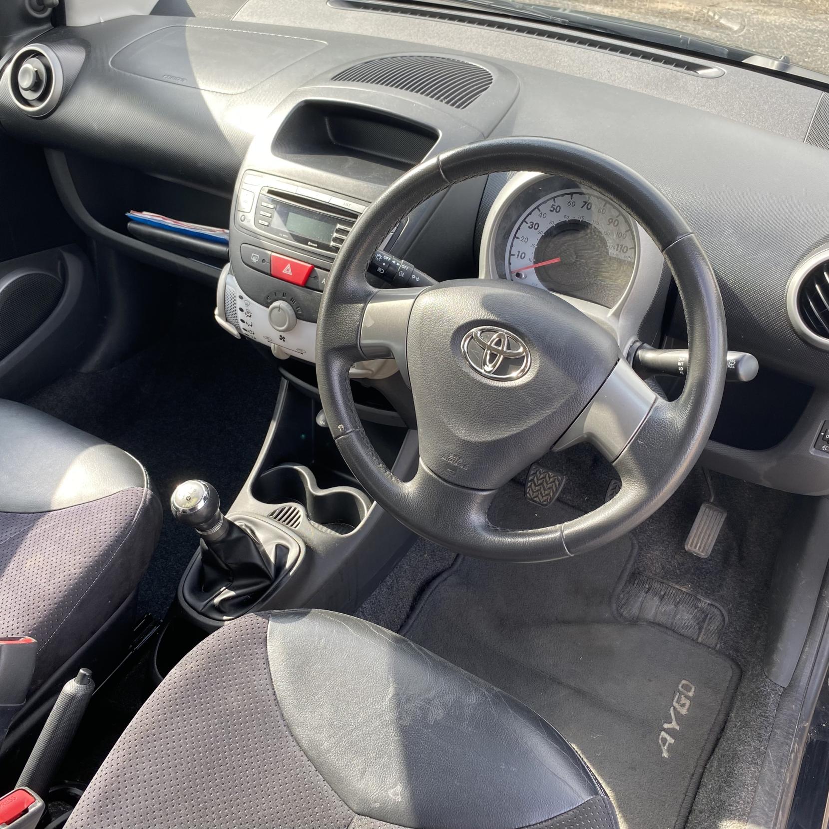 Toyota AYGO 1.0 VVT-i Ice Hatchback 3dr Petrol Manual Euro 5 (67 ps)