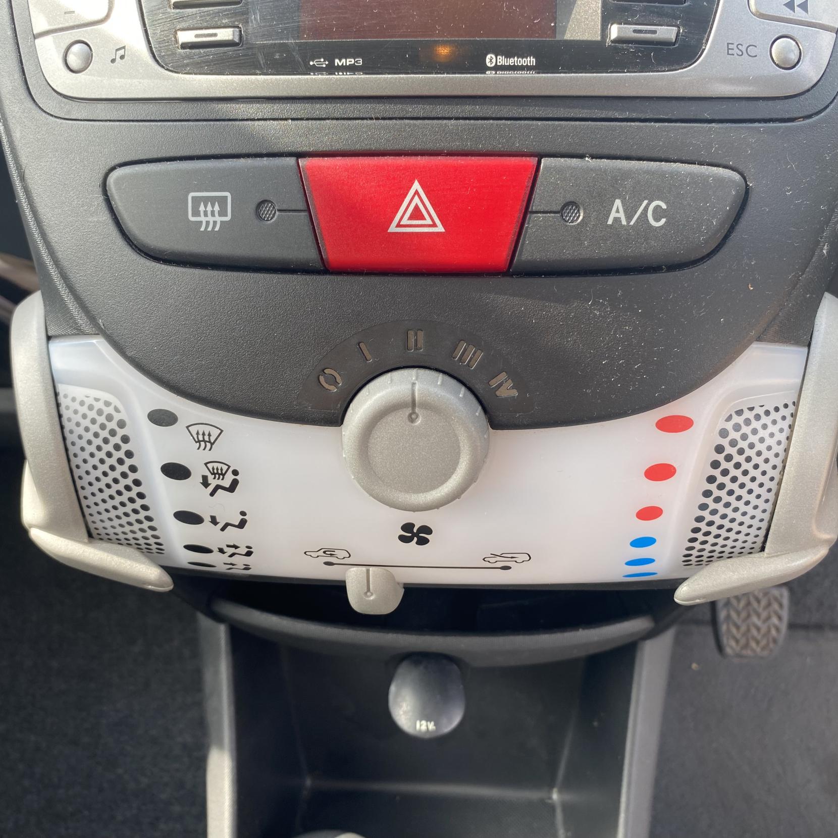 Toyota AYGO 1.0 VVT-i Ice Hatchback 3dr Petrol Manual Euro 5 (67 ps)