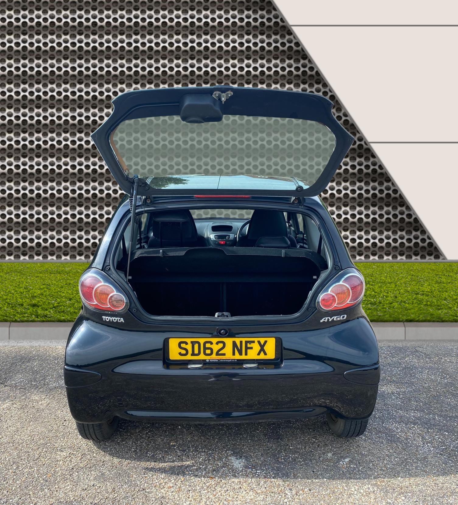 Toyota AYGO 1.0 VVT-i Ice Hatchback 3dr Petrol Manual Euro 5 (67 ps)