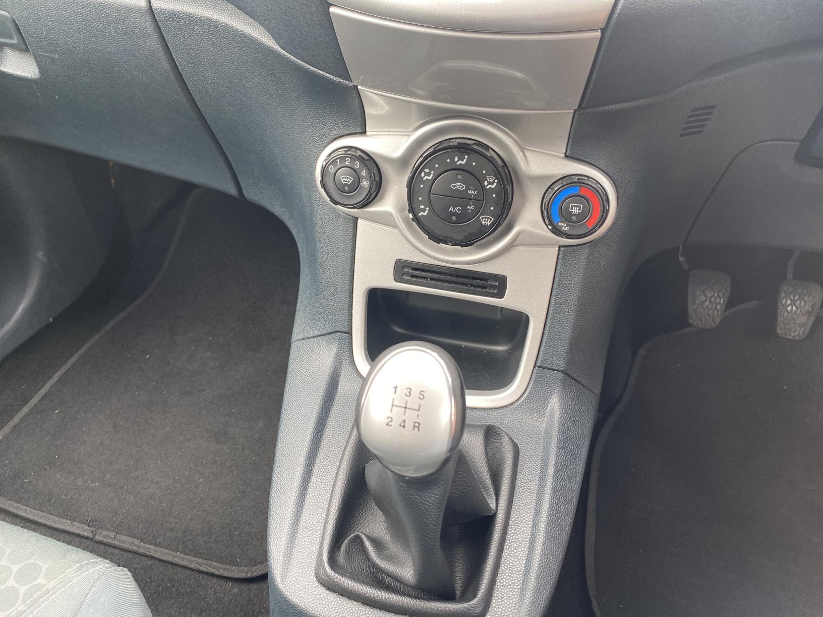 Ford Fiesta 1.25 Zetec Hatchback 3dr Petrol Manual (129 g/km, 81 bhp)