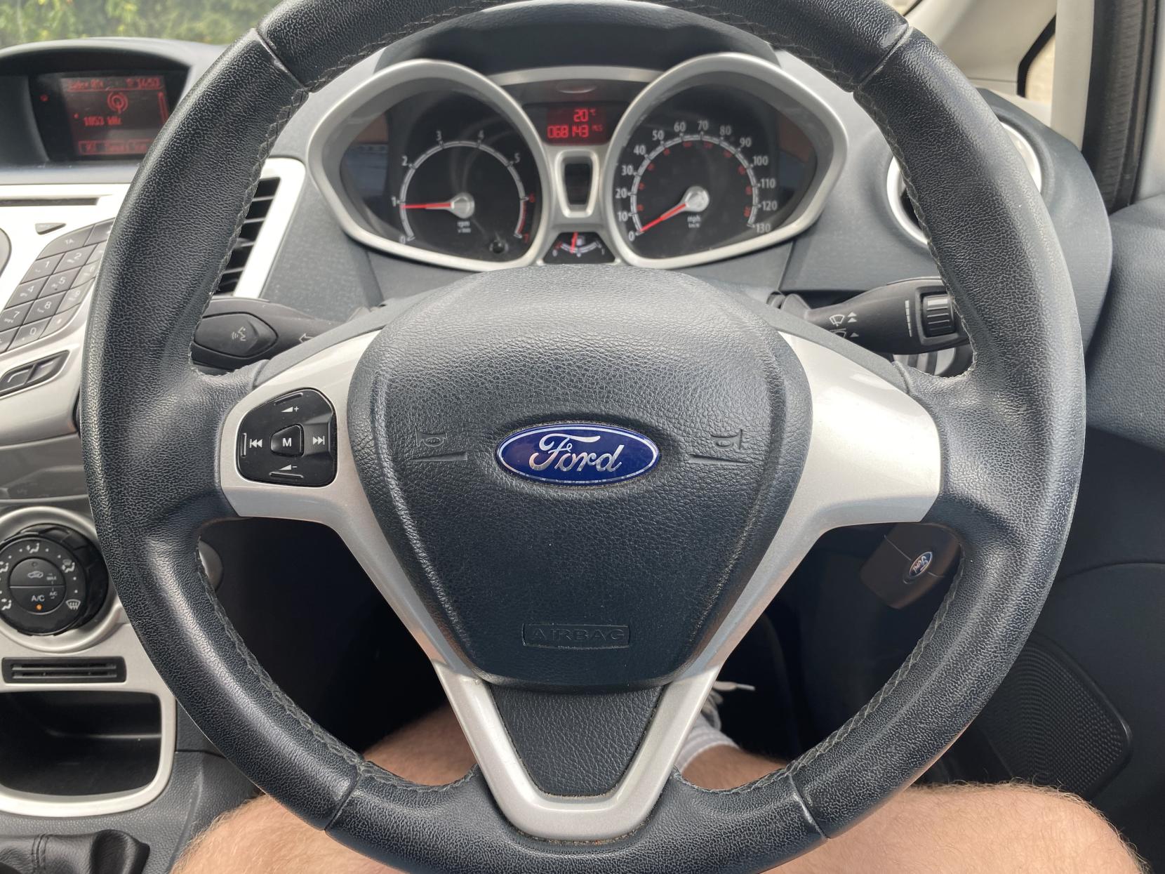 Ford Fiesta 1.25 Zetec Hatchback 3dr Petrol Manual (129 g/km, 81 bhp)