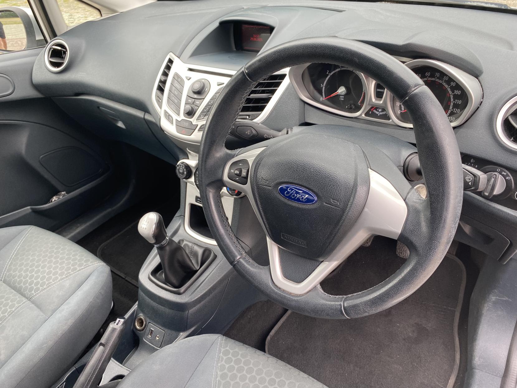 Ford Fiesta 1.25 Zetec Hatchback 3dr Petrol Manual (129 g/km, 81 bhp)