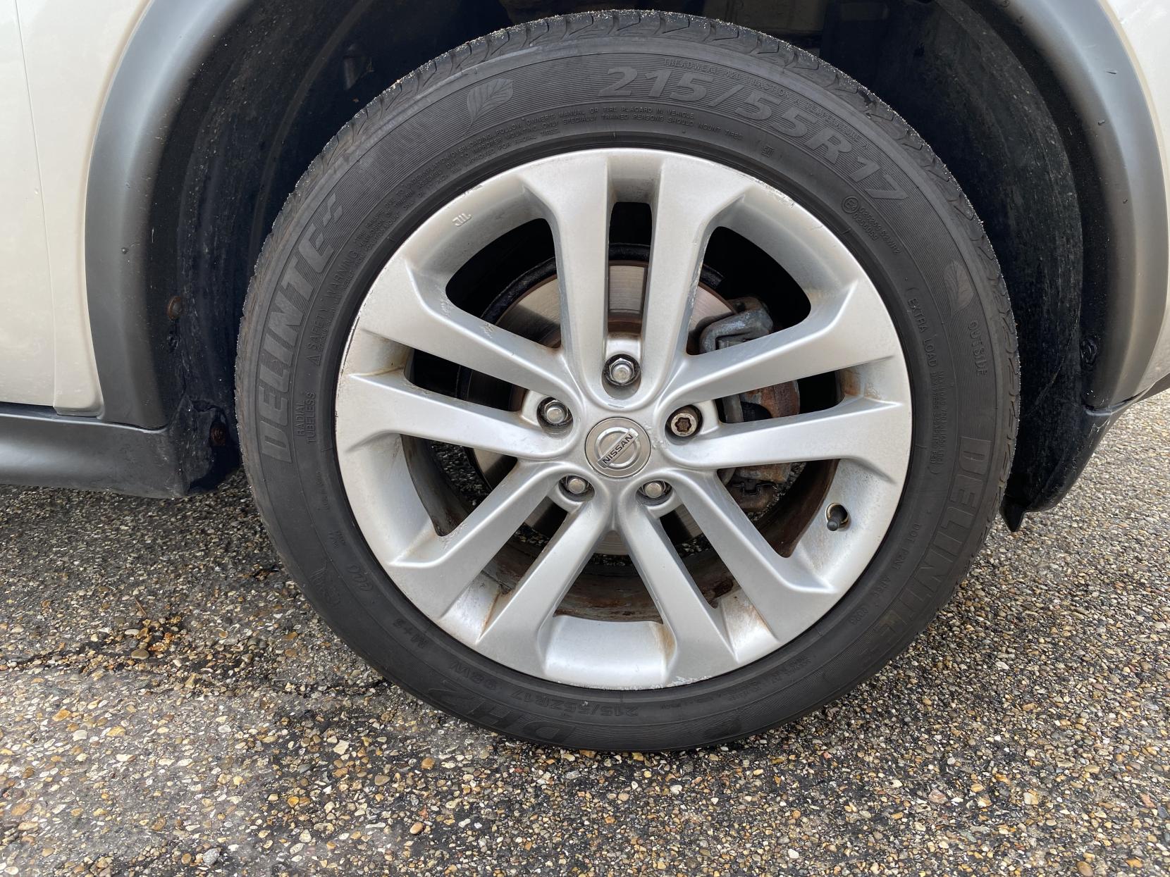 Nissan Juke 1.6 Acenta Premium SUV 5dr Petrol Manual Euro 5 (117 ps)